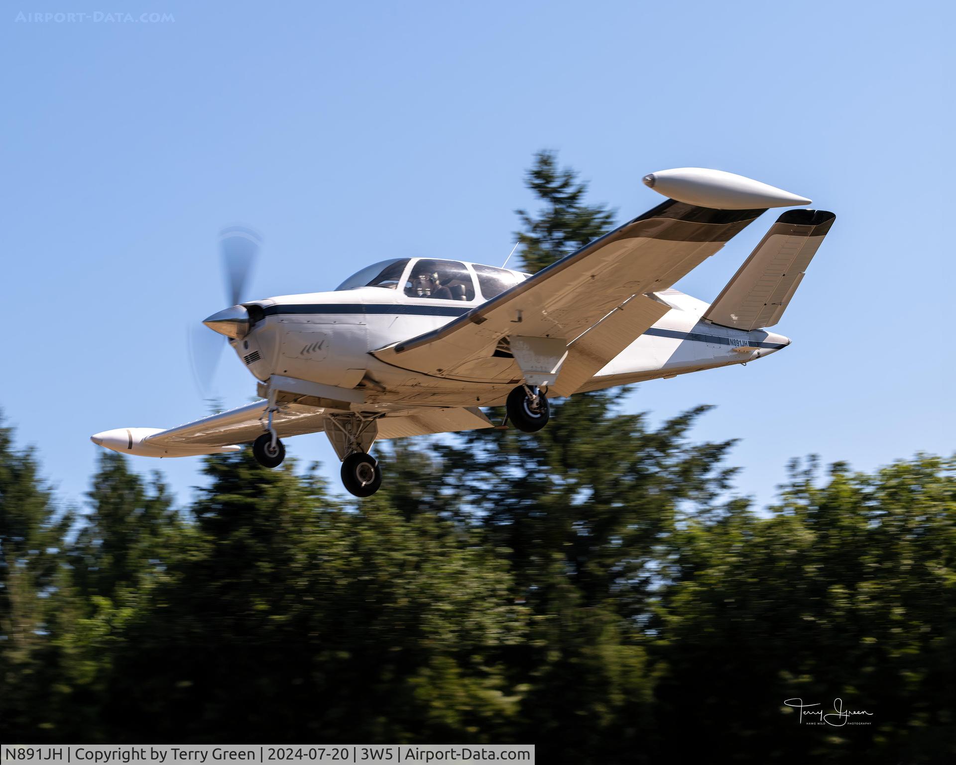 N891JH, 1955 Beech F35 Bonanza C/N D-4101, 2024 CONCRETE FLY-IN