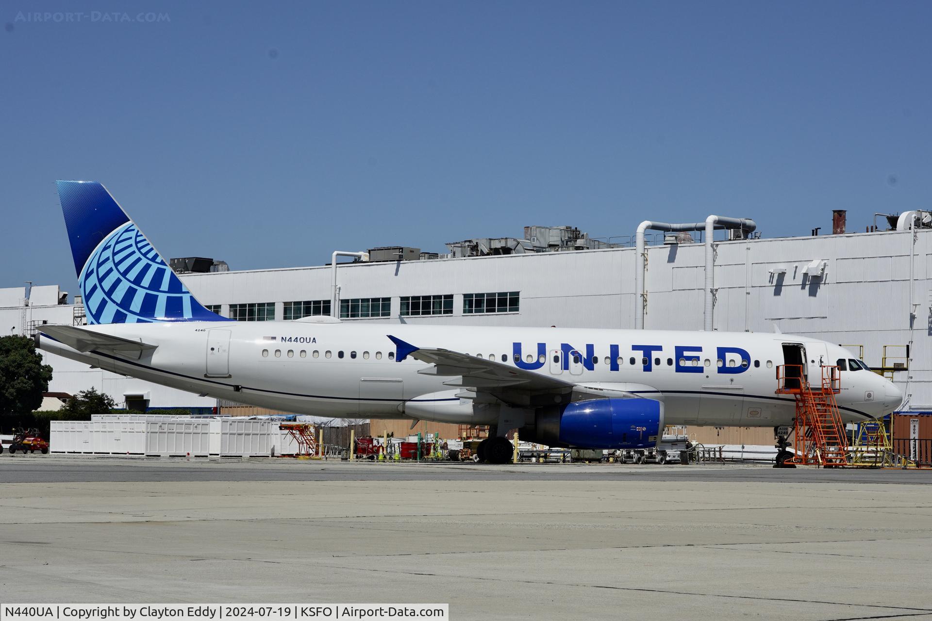 N440UA, 1997 Airbus A320-232 C/N 702, SFO 2024.