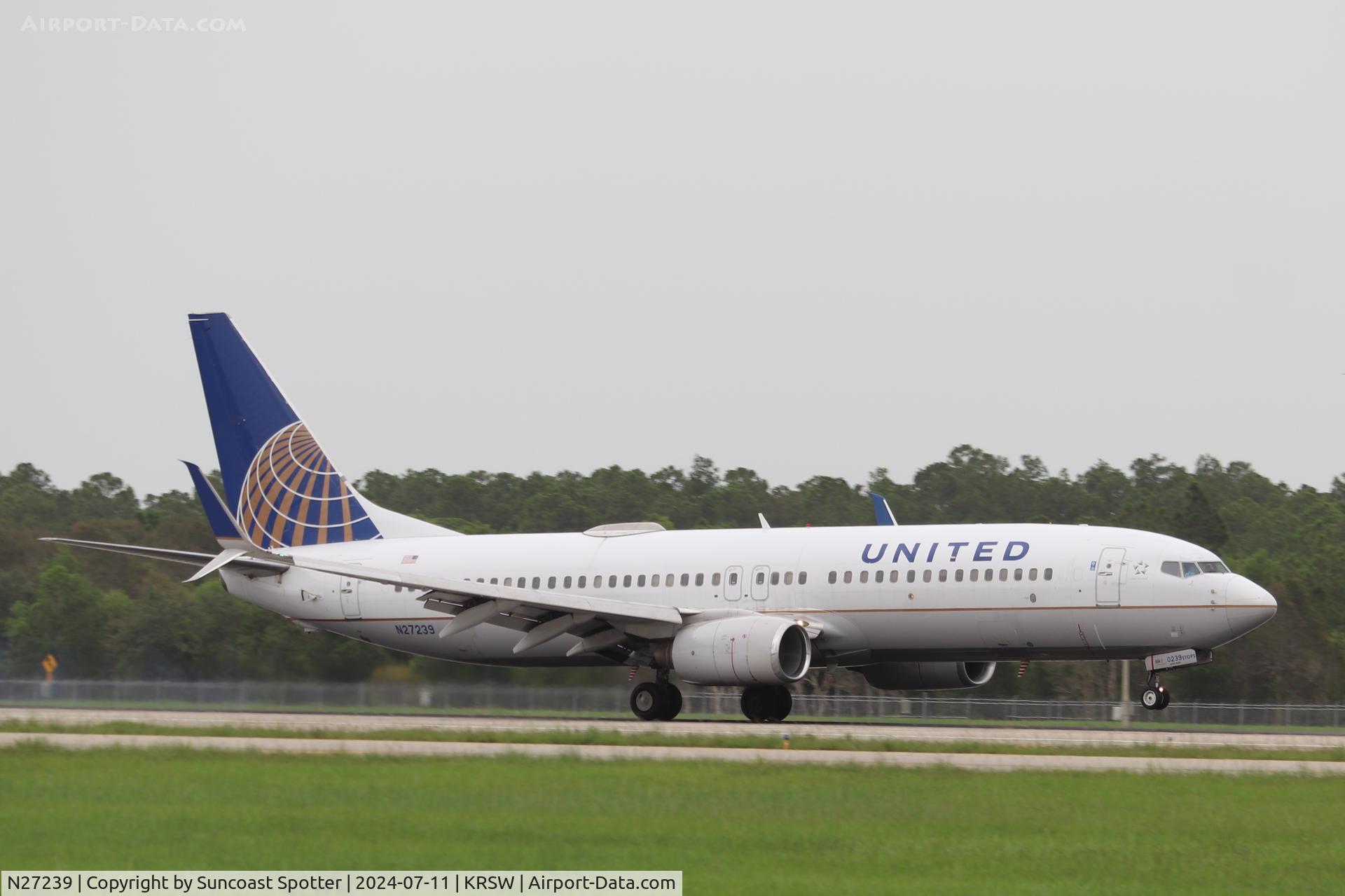 N27239, 1999 Boeing 737-824 C/N 28951, United Flight 2389 arrives at Southwest Florida International Airport following flight from Chicago-O’hare International Airport