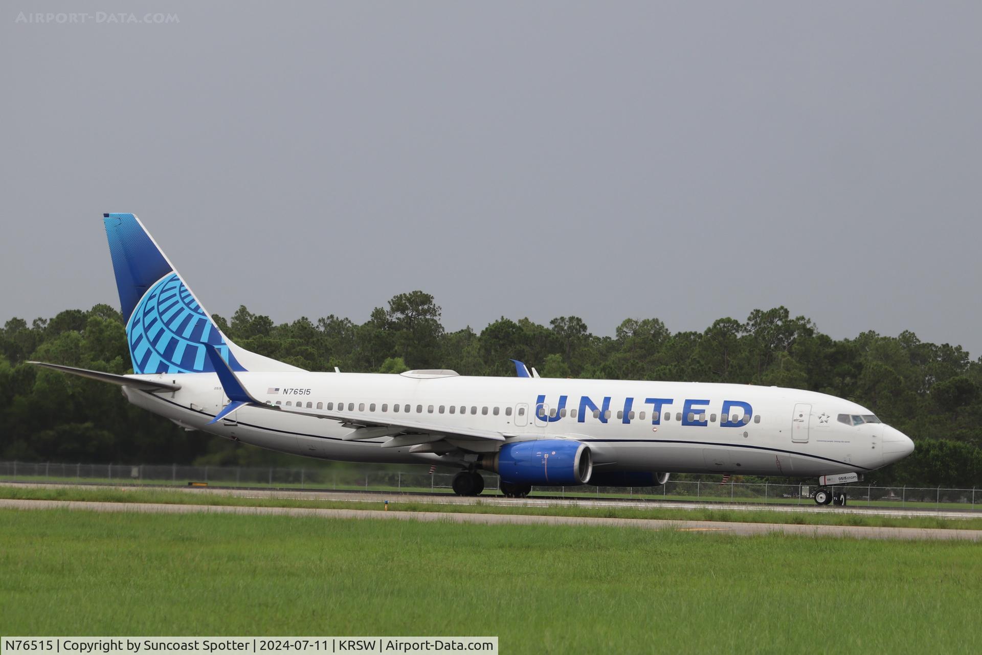 N76515, 2008 Boeing 737-824 C/N 31623, United Flight 783 departs Southwest Florida International Airport enroute to Cleveland-Hopkins International Airport