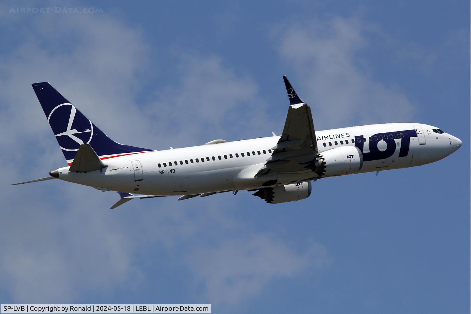 SP-LVB, 2017 Boeing 737-8 MAX C/N 64068, at bcn