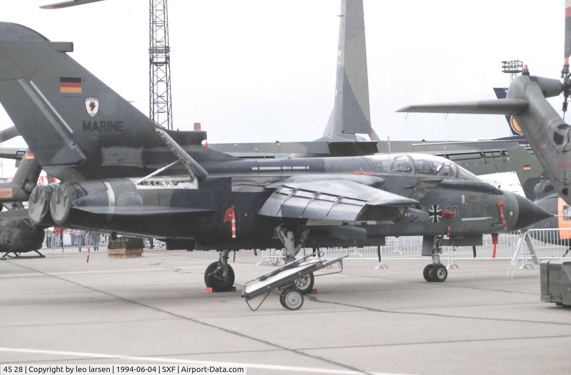 45 28, Panavia Tornado IDS C/N 572/GS176/4228, Berlin Air Show 4.6.1994