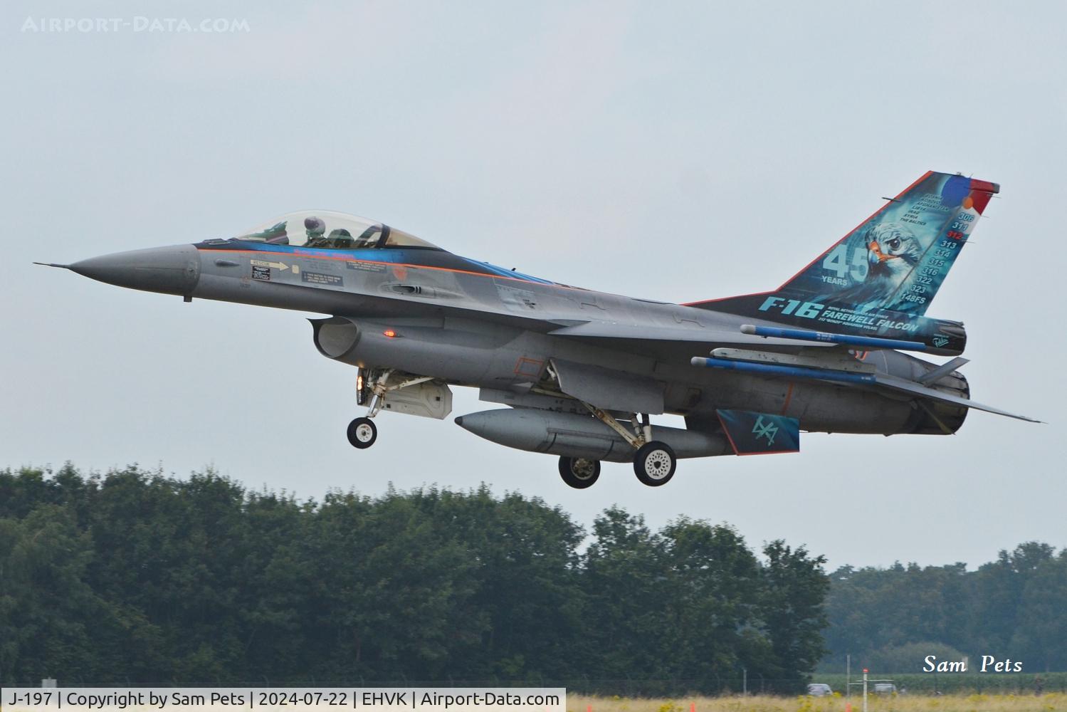 J-197, Fokker F-16AM Fighting Falcon C/N 6D-104, Special paint for 45 years  F-16 in active service.