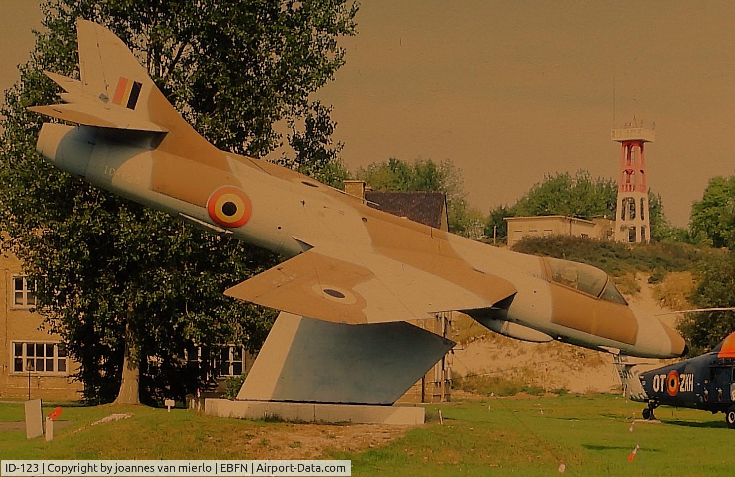 ID-123, 1958 Hawker SABCA F4F6 C/N 8679, Gate guard now removed