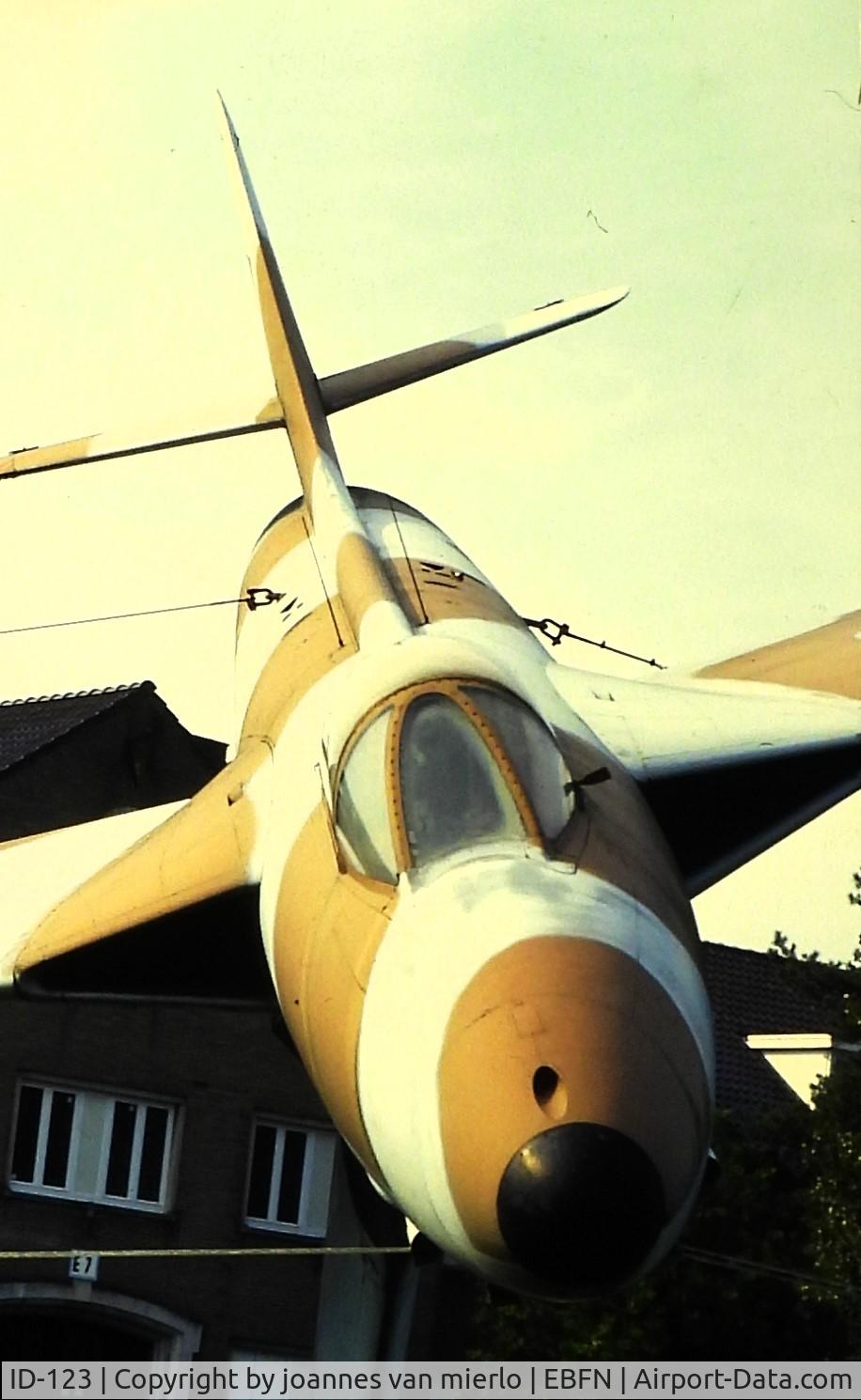 ID-123, 1958 Hawker SABCA F4F6 C/N 8679, Gate guard