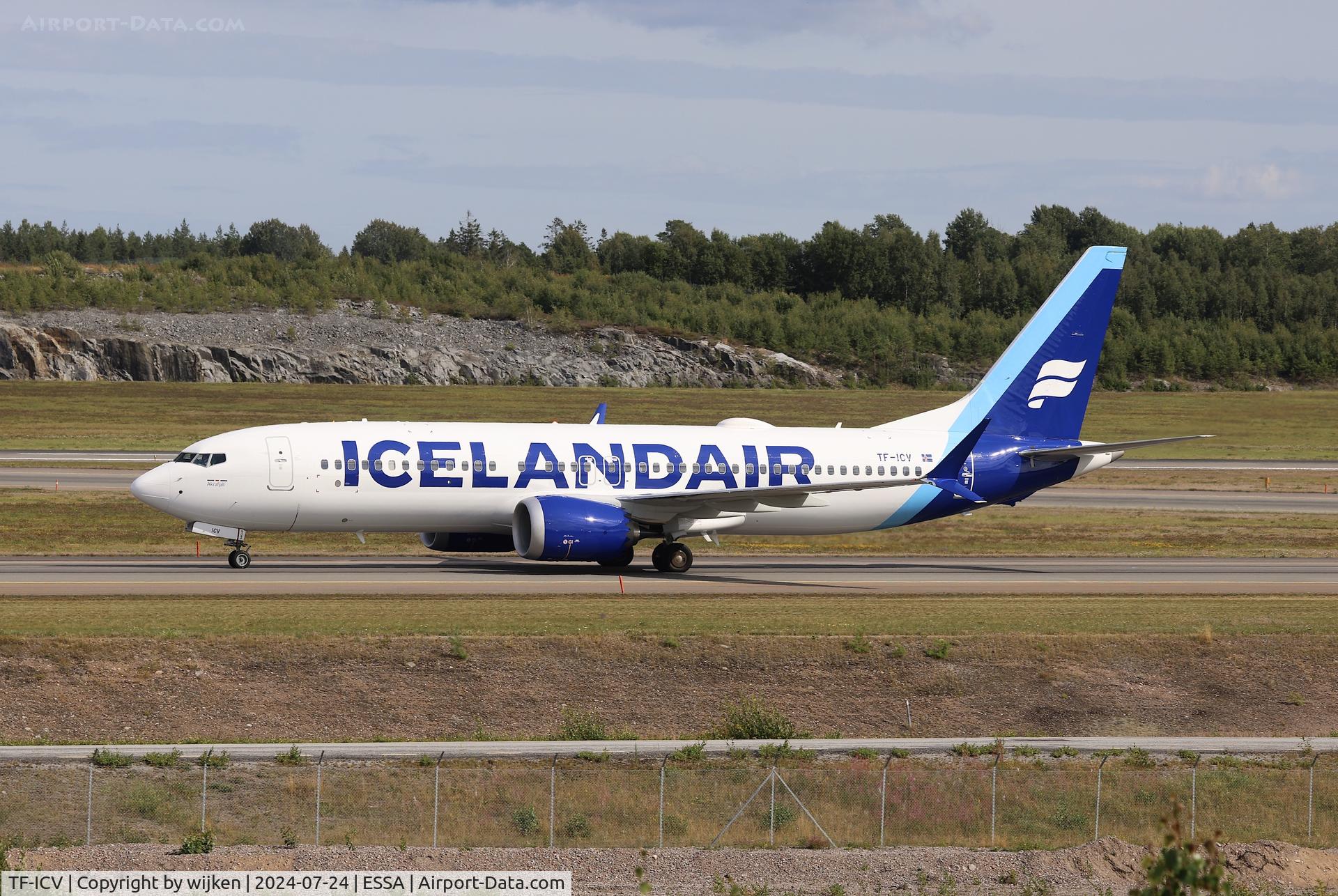 TF-ICV, 2024 Boeing 737-8 MAX C/N 64948, Twy W