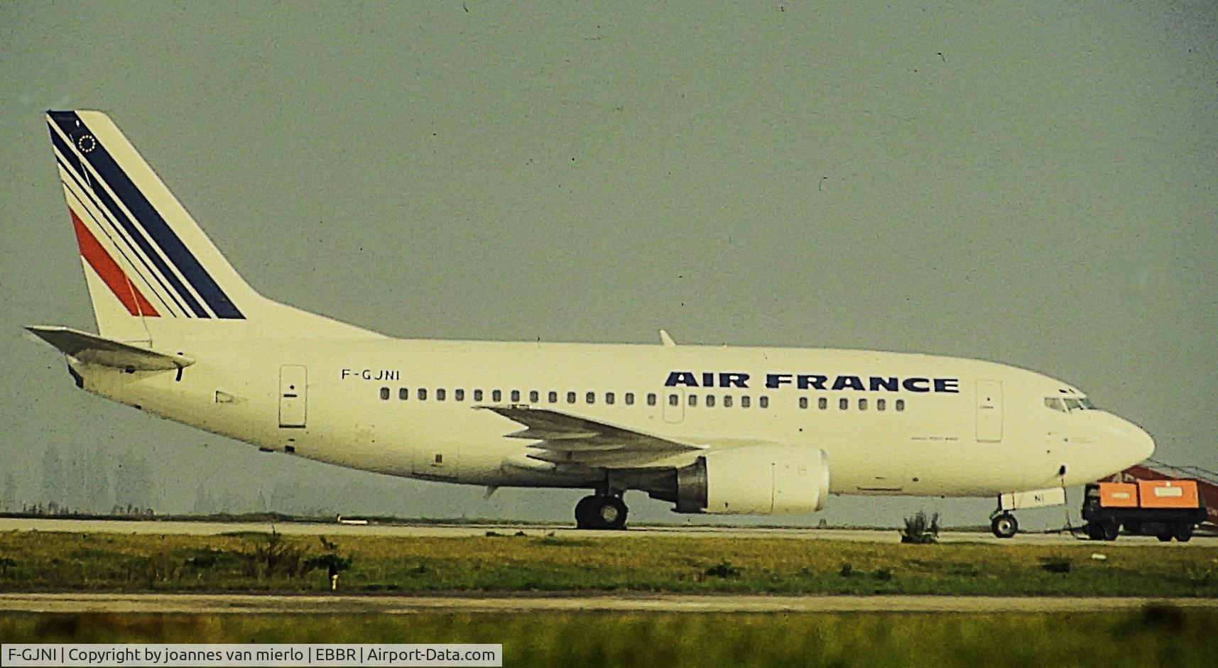 F-GJNI, 1992 Boeing 737-528 C/N 25234, ex-slide