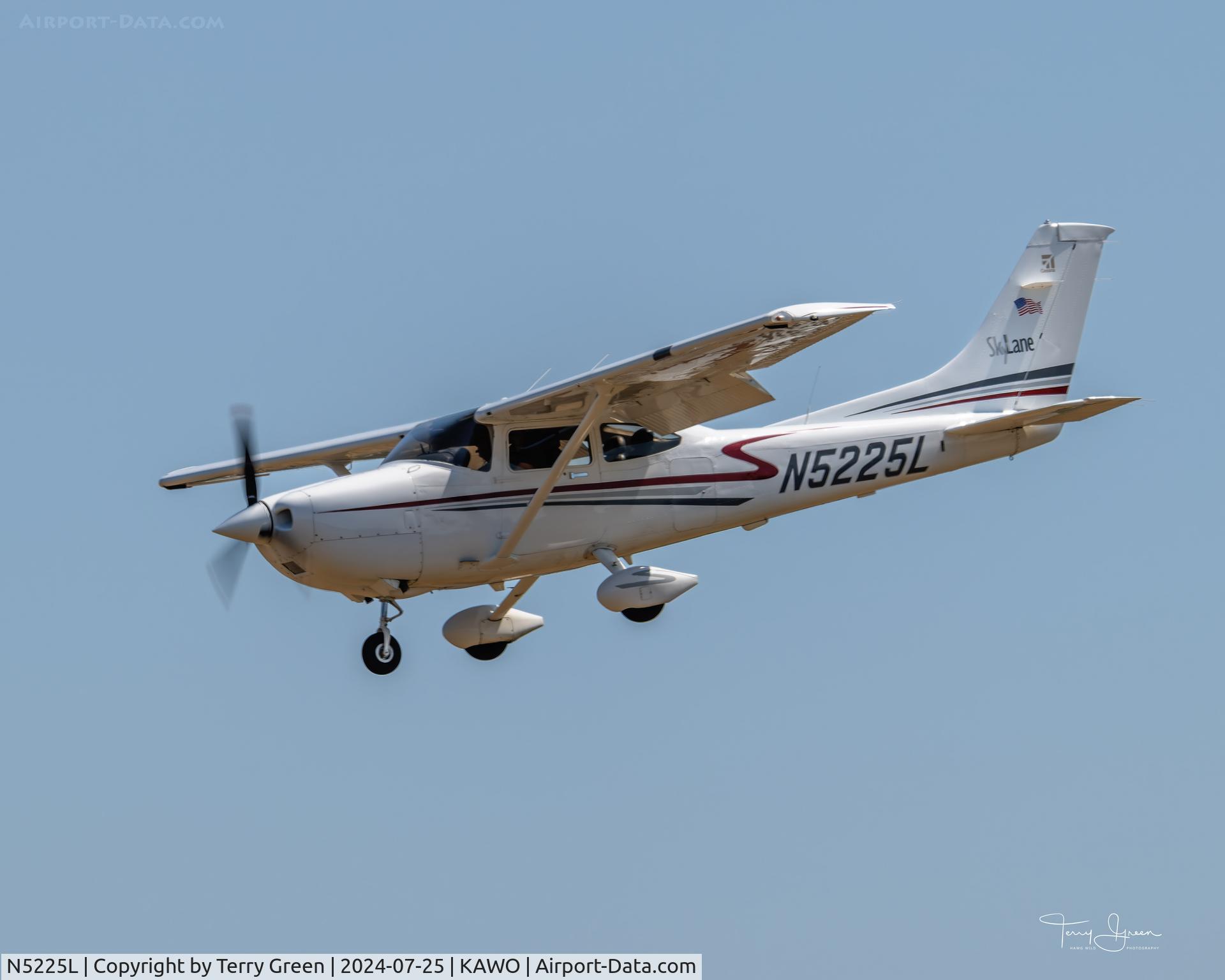 N5225L, 2002 Cessna 182T Skylane C/N 18281151, KAWO