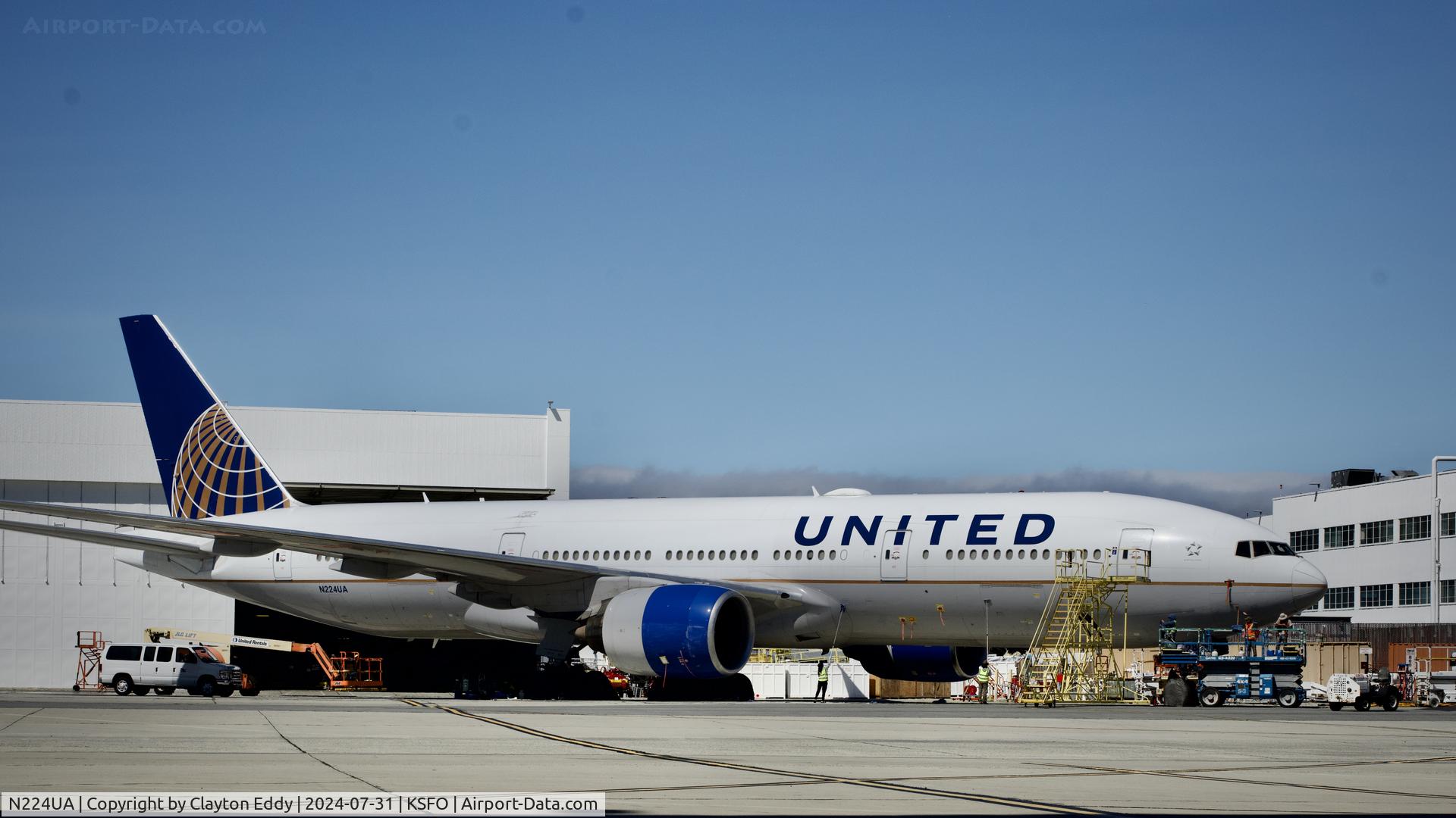N224UA, 2001 Boeing 777-222 C/N 30225, SFO 2024.