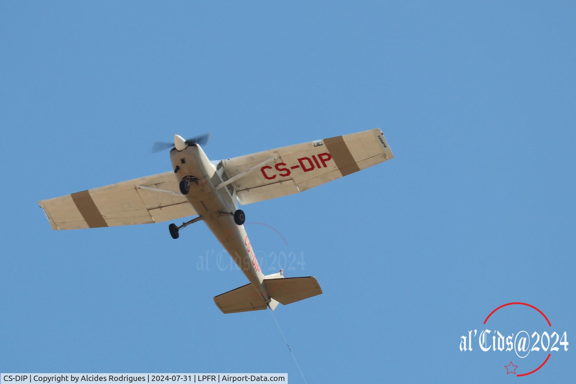 CS-DIP, 1966 Cessna 150 C/N 150-61698, O Cessna_150F cruza a pista do Aeroporto de Faro_LPFR no sentido Sul-Norte...