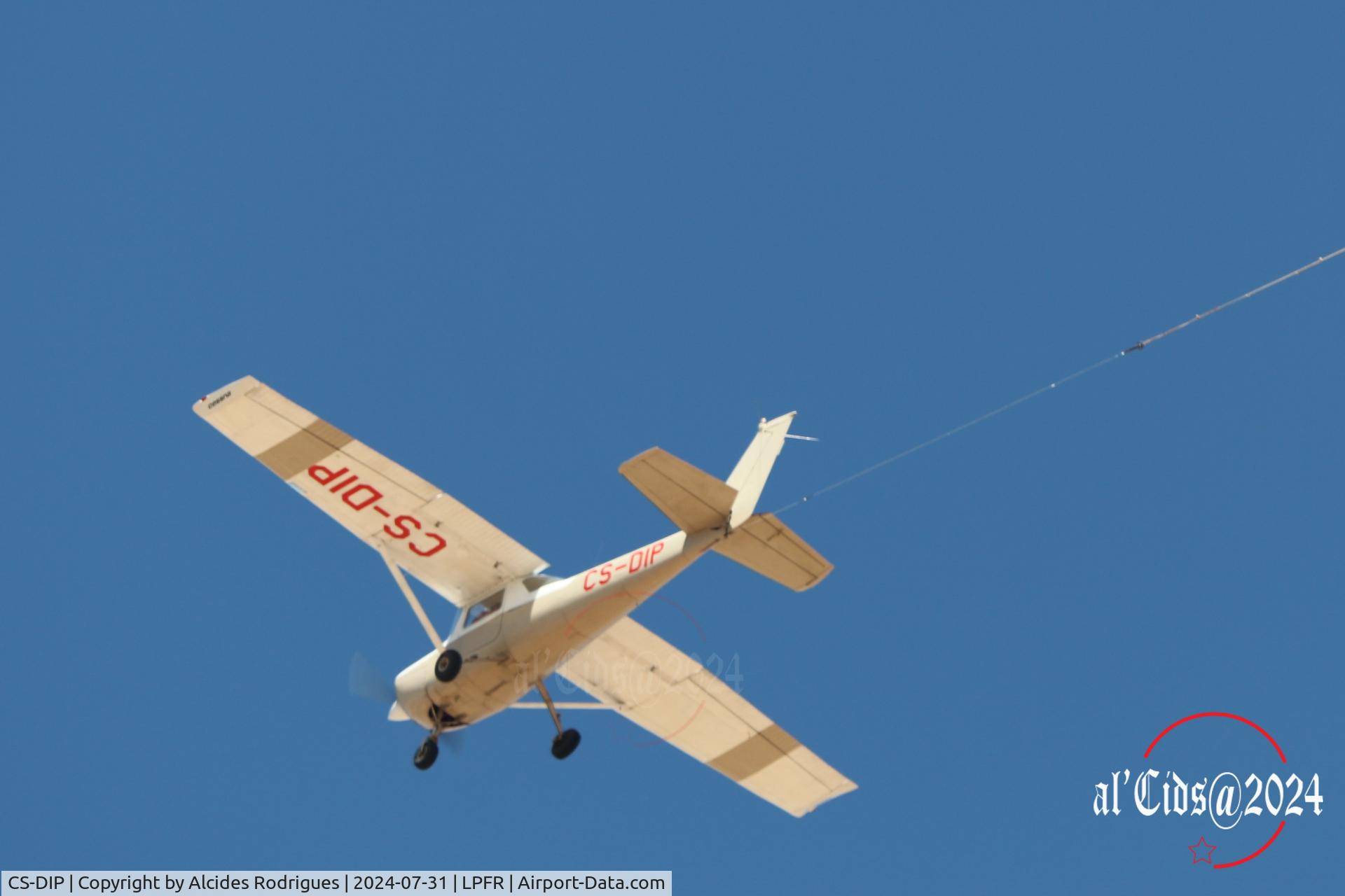 CS-DIP, 1966 Cessna 150 C/N 150-61698, O Cessna_150F cruza a pista do Aeroporto de Faro_LPFR no sentido Sul-Norte...