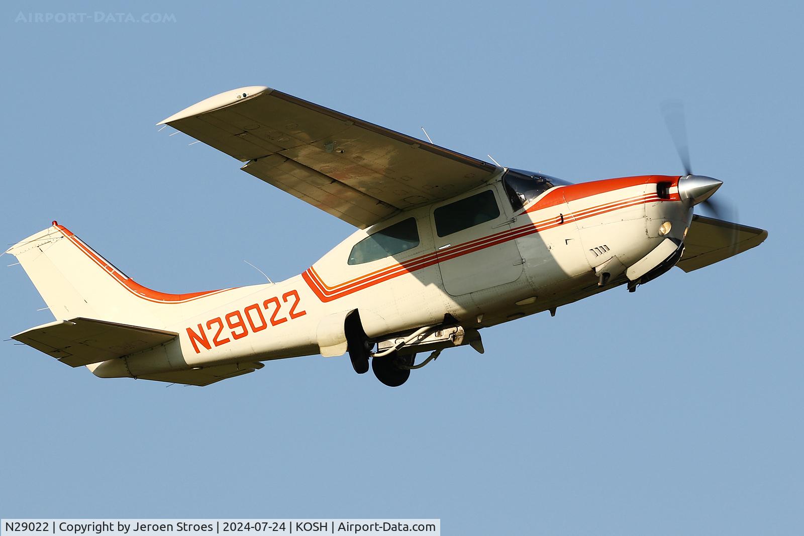 N29022, 1972 Cessna 210L Centurion C/N 21059783, kosh
