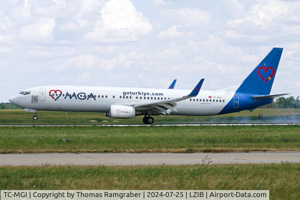 TC-MGI, 2009 Boeing 737-94X/ER C/N 36087, Mavi Gök Boeing 737-900 basic Ukraine International colors