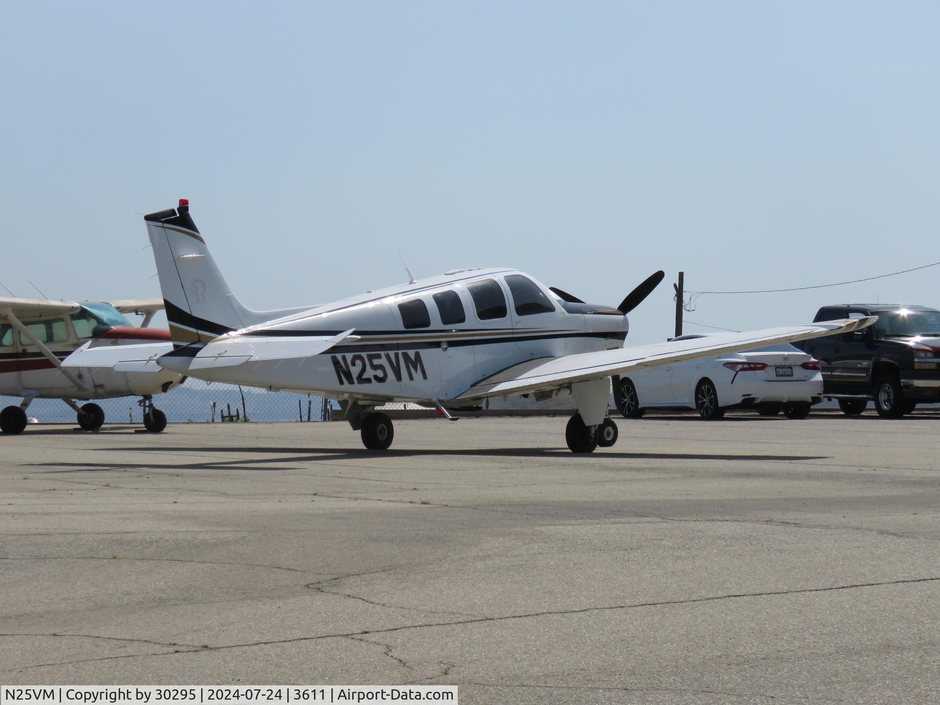 N25VM, 2005 Beech G36 C/N E-3690, Parked