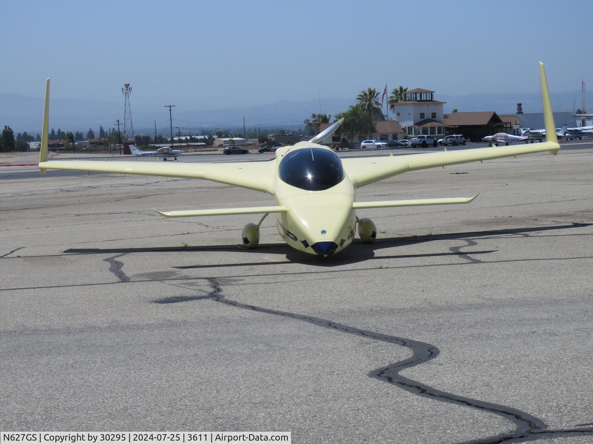 N627GS, 2015 Co-Z Cozy Mark III C/N 272, Knelt down