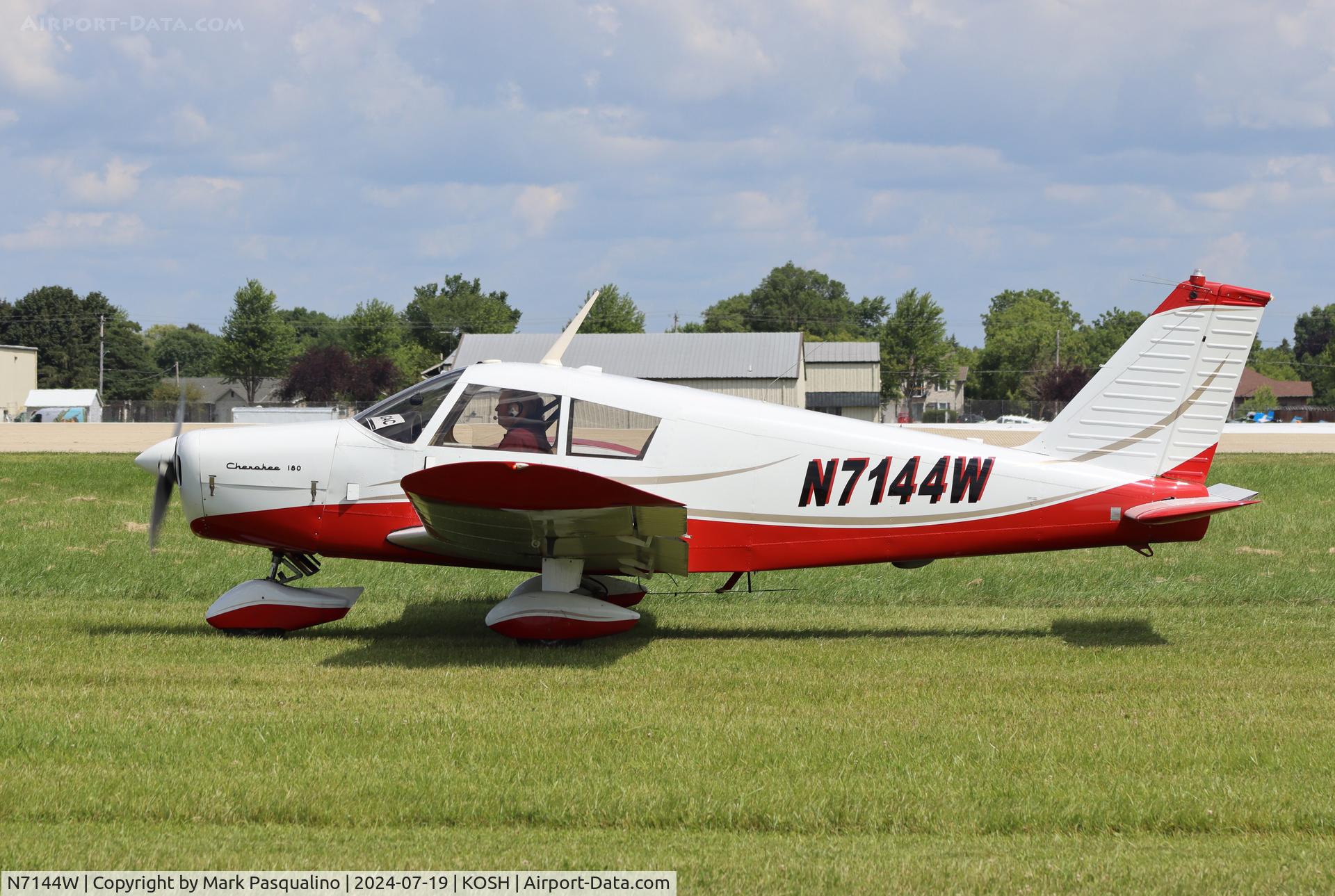 N7144W, 1962 Piper PA-28-180 Cherokee C/N 28-950, Piper PA-28-180
