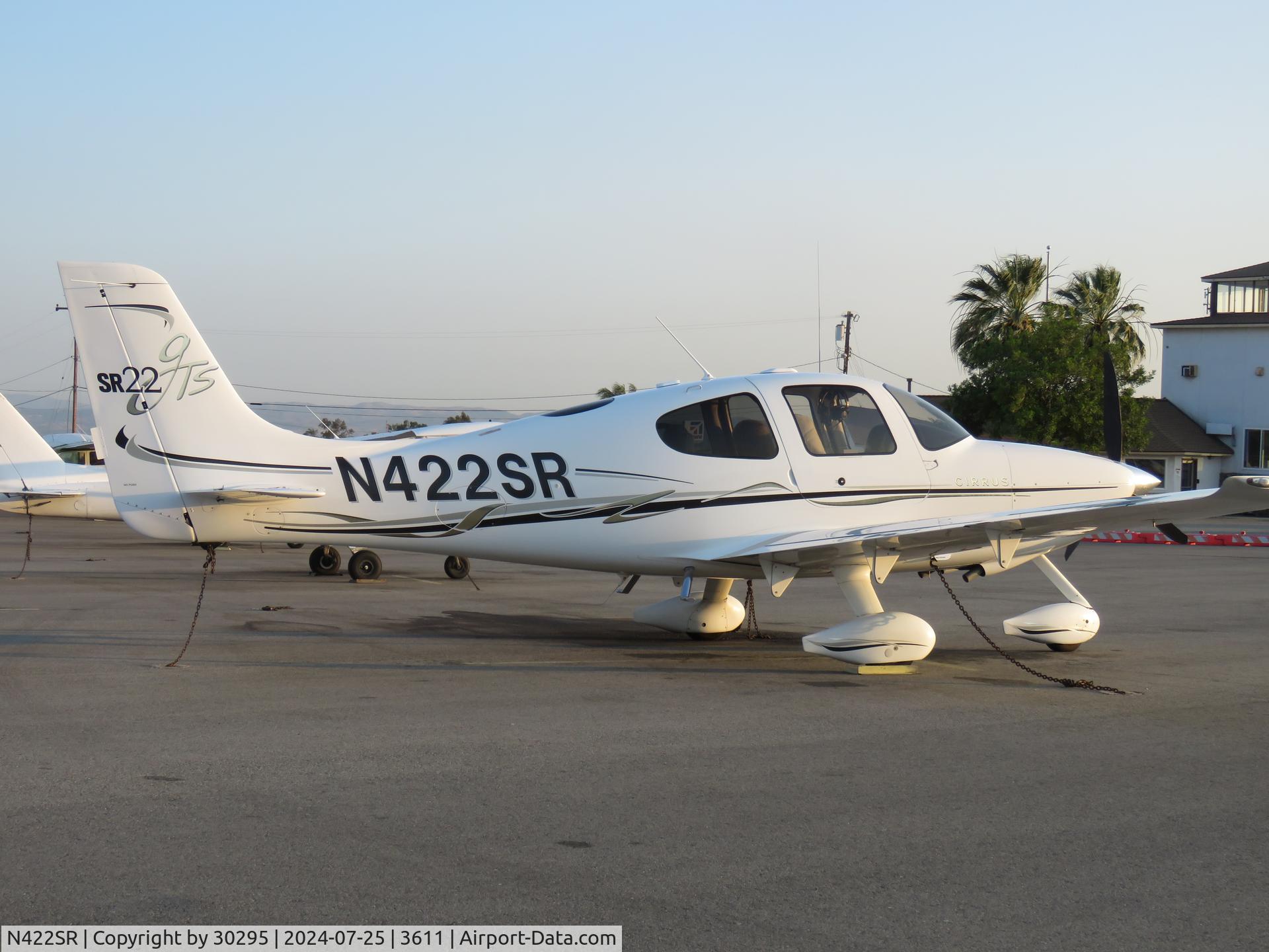 N422SR, 2006 Cirrus SR22 C/N 1976, Parked