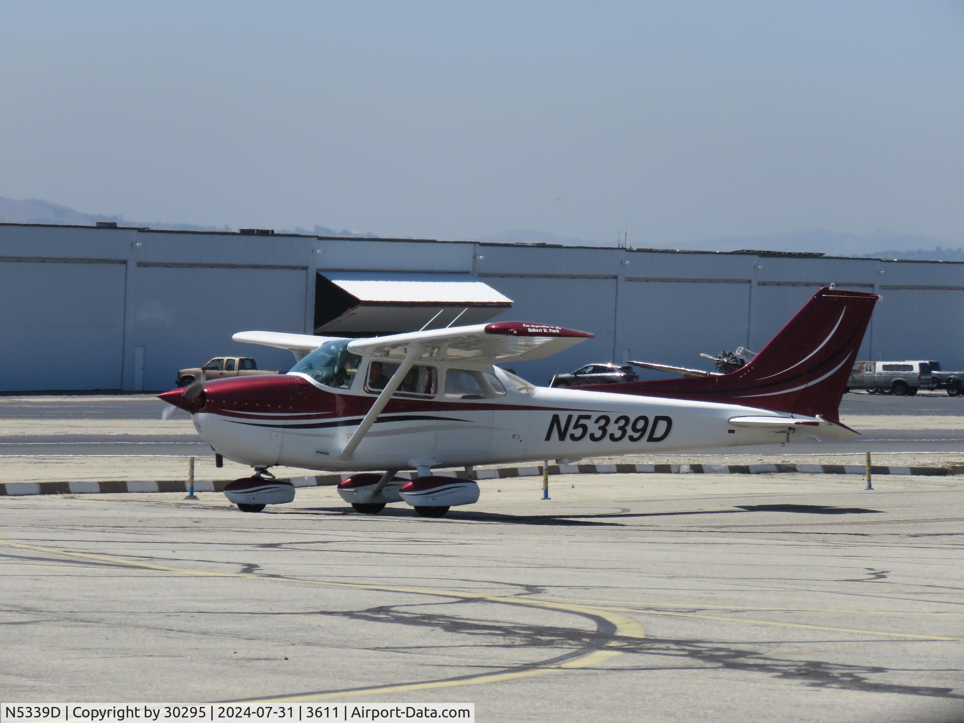 N5339D, 1979 Cessna 172N C/N 17272528, Taxiing