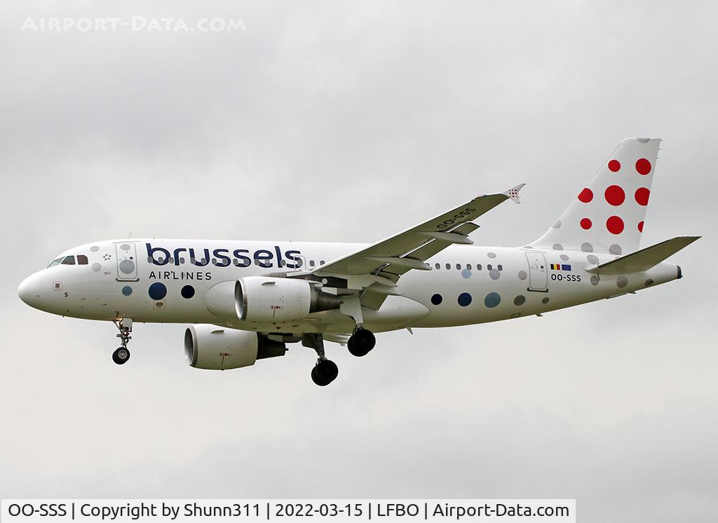 OO-SSS, 2003 Airbus A319-111 C/N 2030, Landing rwy 32L in new c/s