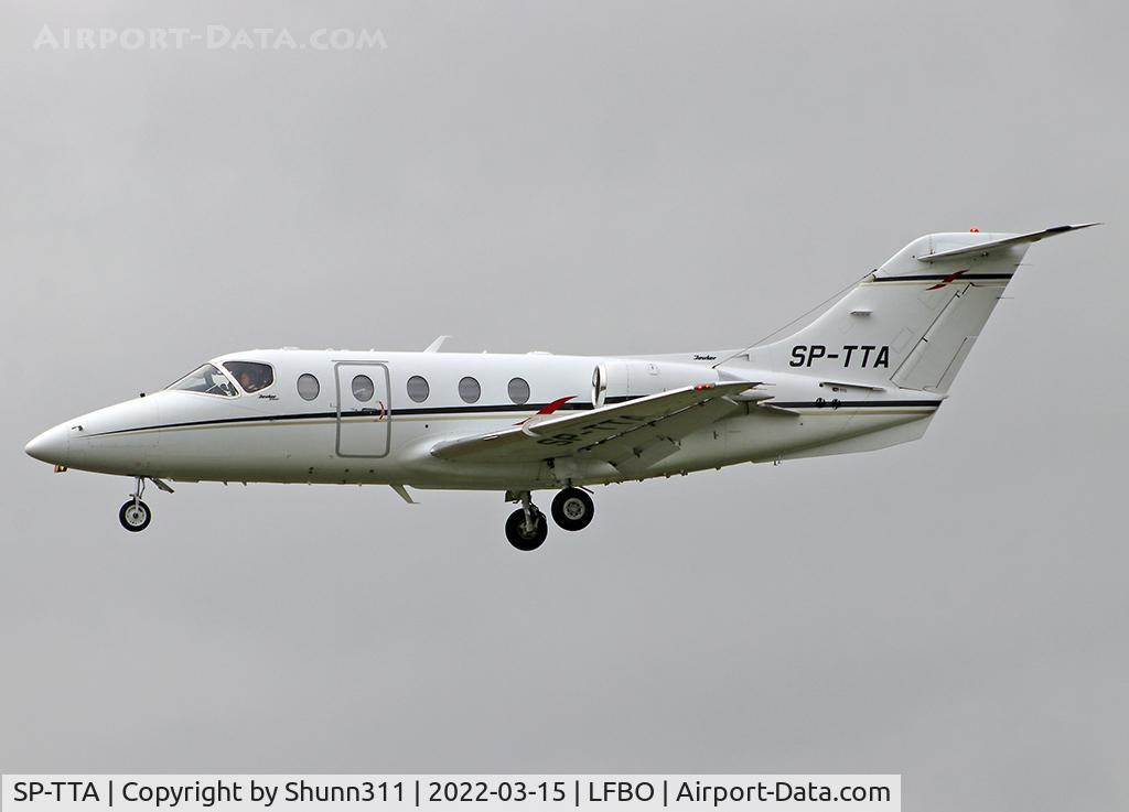 SP-TTA, 2010 Hawker Beechcraft 400A Beechjet C/N RK-598, Landing rwy 14L