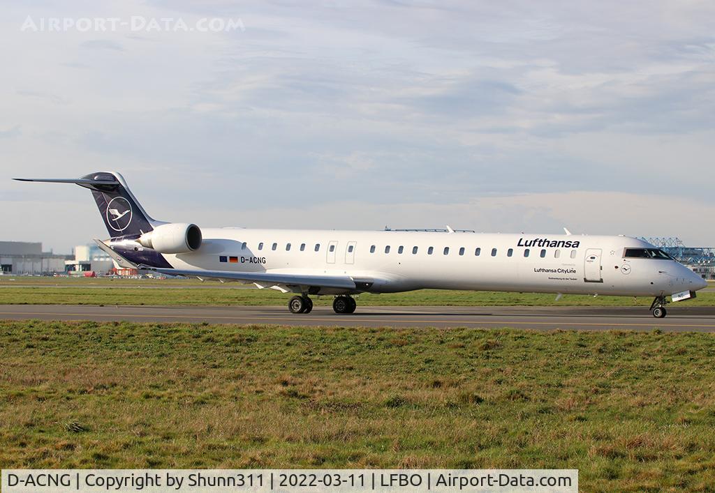 D-ACNG, 2009 Bombardier CRJ-900LR (CL-600-2D24) C/N 15245, Taxiing holding point rwy 14L for departure