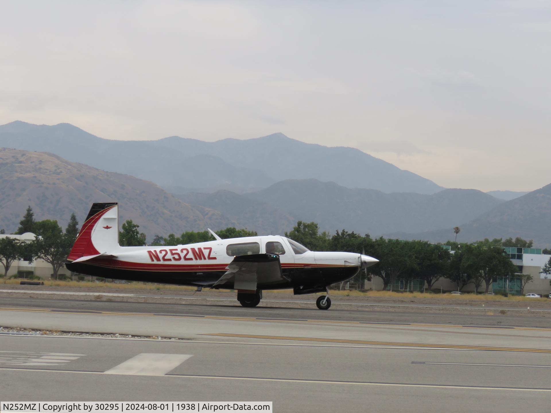 N252MZ, 1986 Mooney M20K 252TSE C/N 25-1051, Taxiing