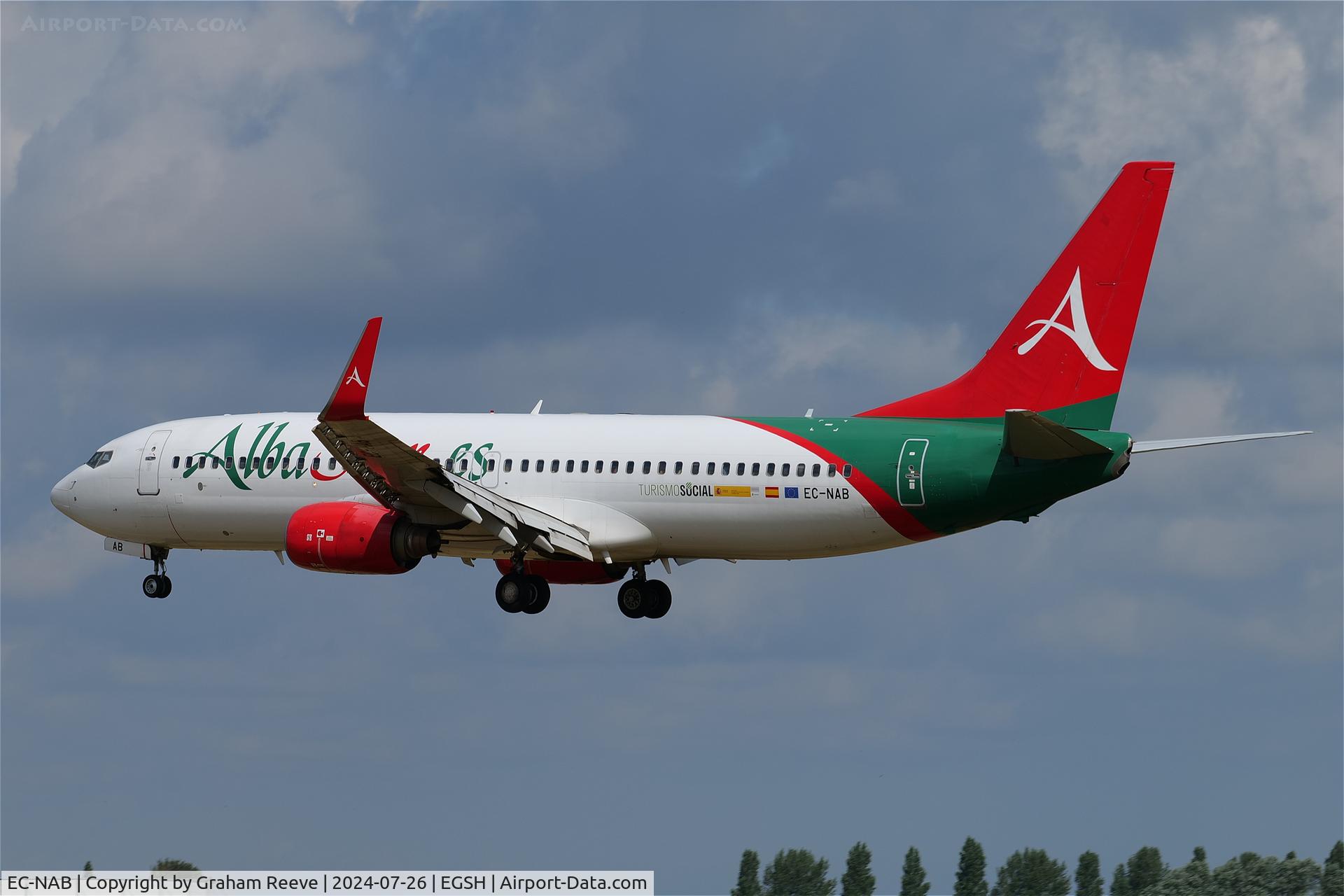 EC-NAB, 2000 Boeing 737-81Q C/N 29051, Landing at Norwich.