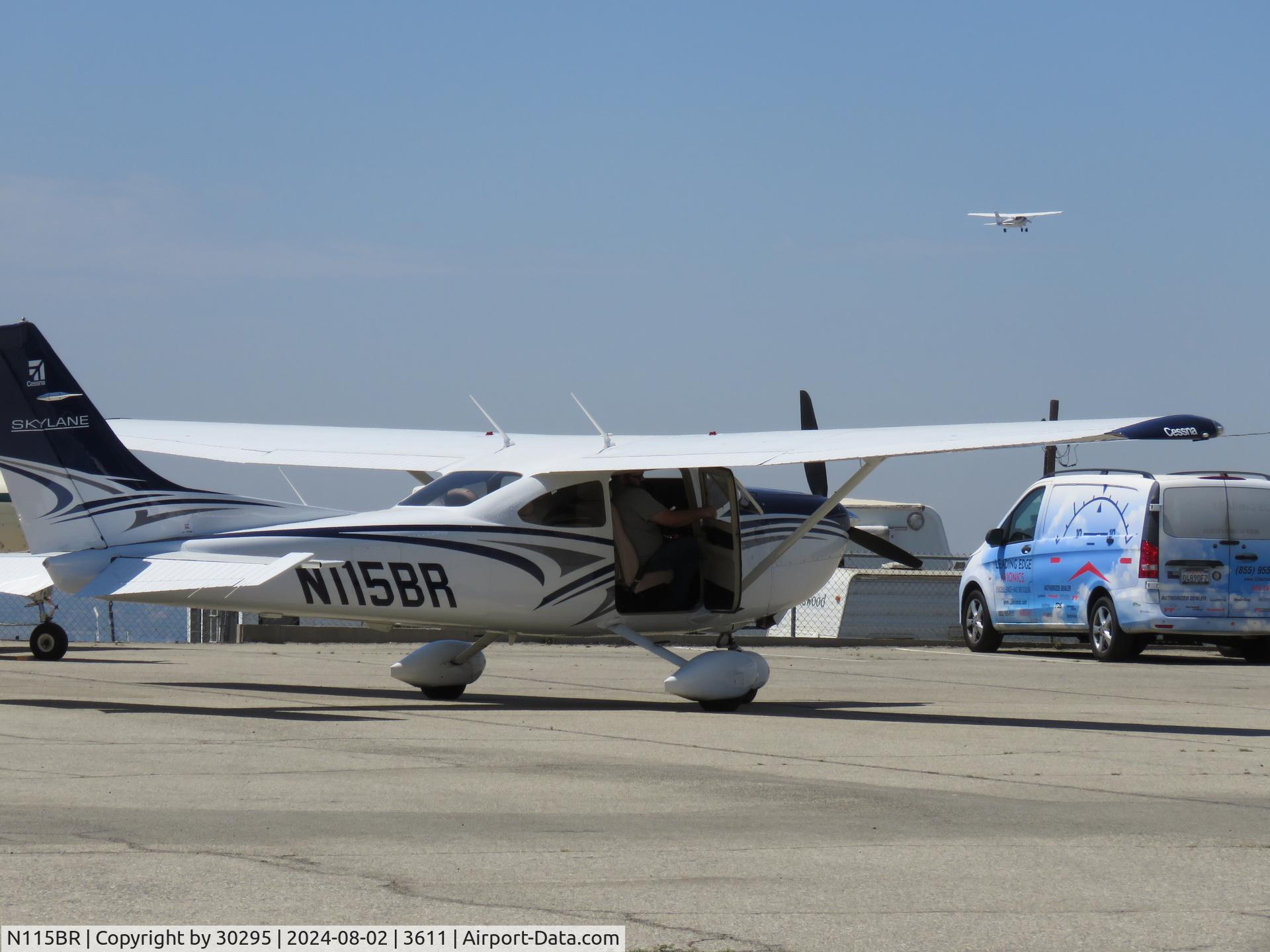 N115BR, 2016 Textron (Cessna) 182T C/N 18282415, Parked