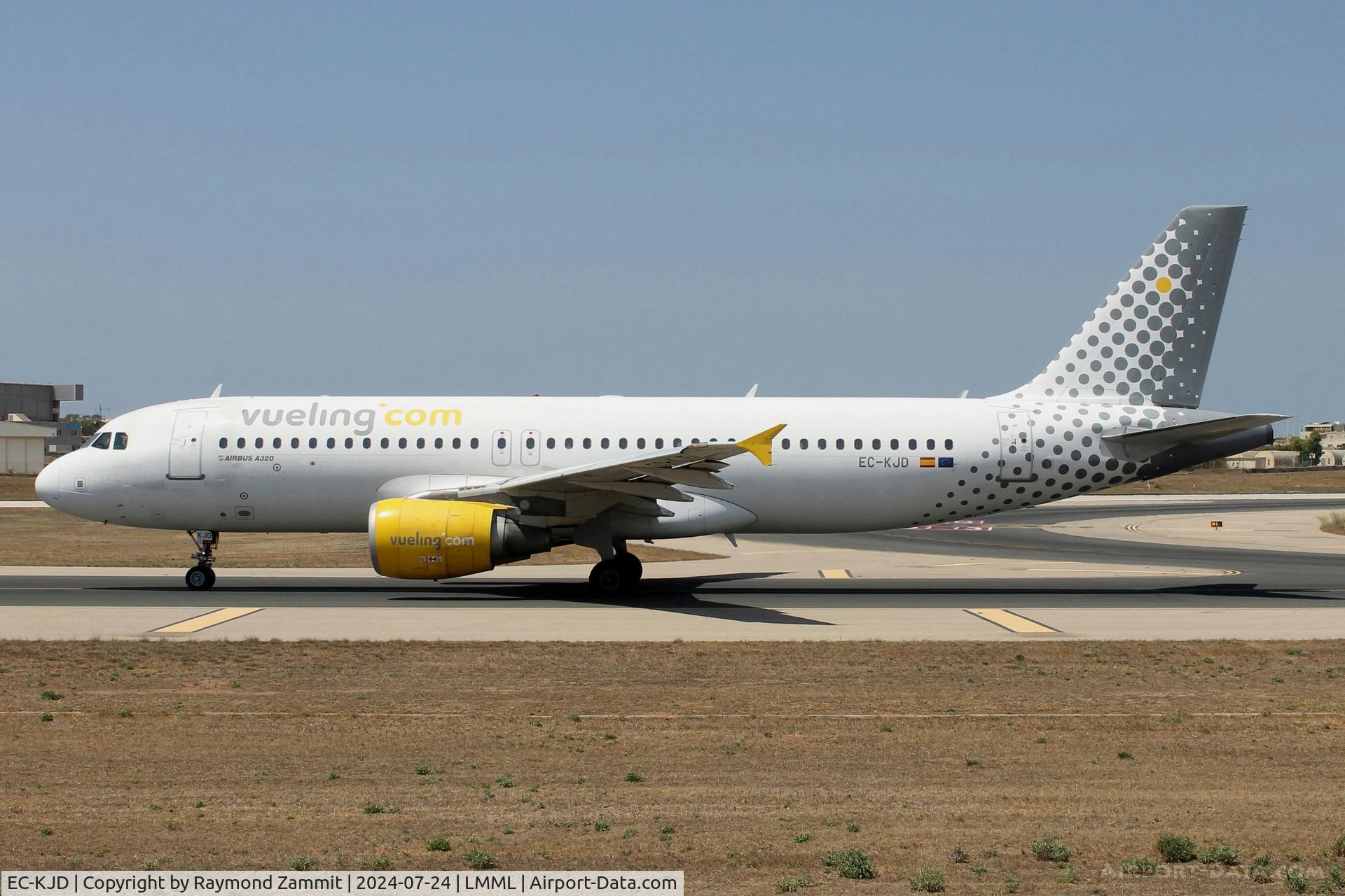 EC-KJD, 2007 Airbus A320-216 C/N 3237, A320 EC-KJD Vueling
