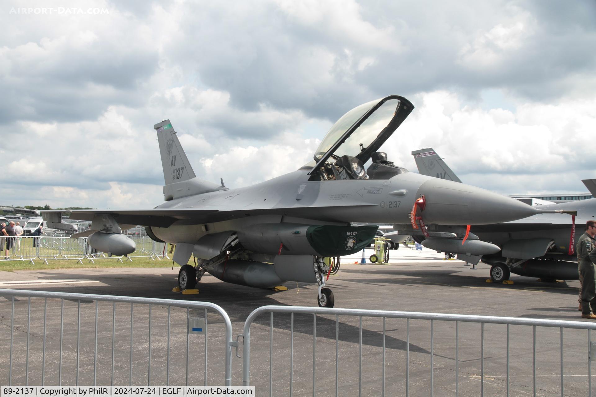 89-2137, 1989 General Dynamics F-16CG Night Falcon C/N 1C-290, 89-2137 1991 General Dynamics F-16C USAF FIA Farnborough 24.07.24 (1)
