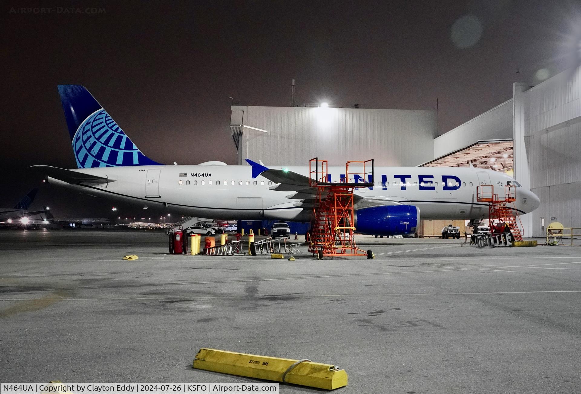 N464UA, 2000 Airbus A320-232 C/N 1290, SFO 2024.
