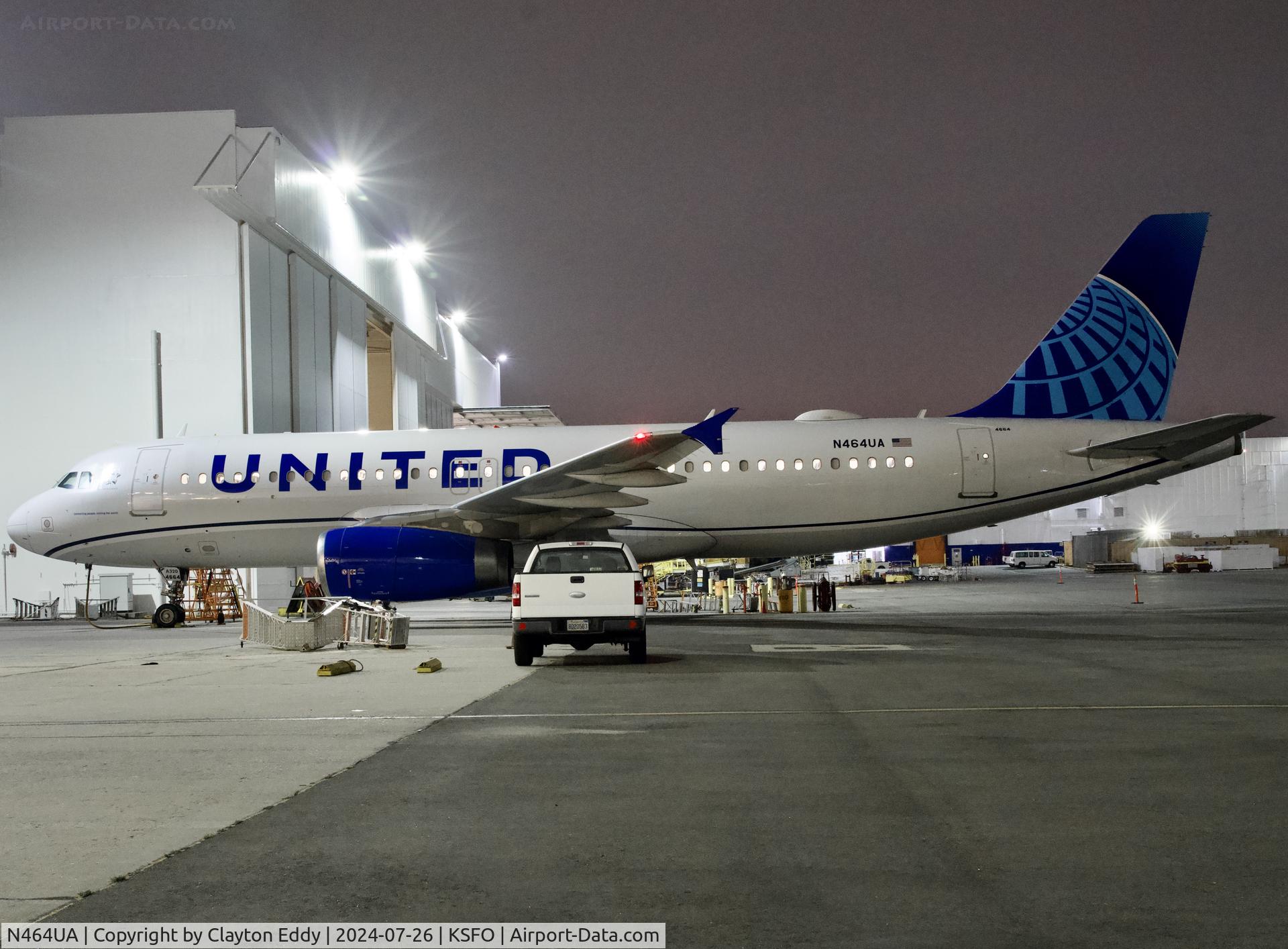 N464UA, 2000 Airbus A320-232 C/N 1290, SFO 2024.