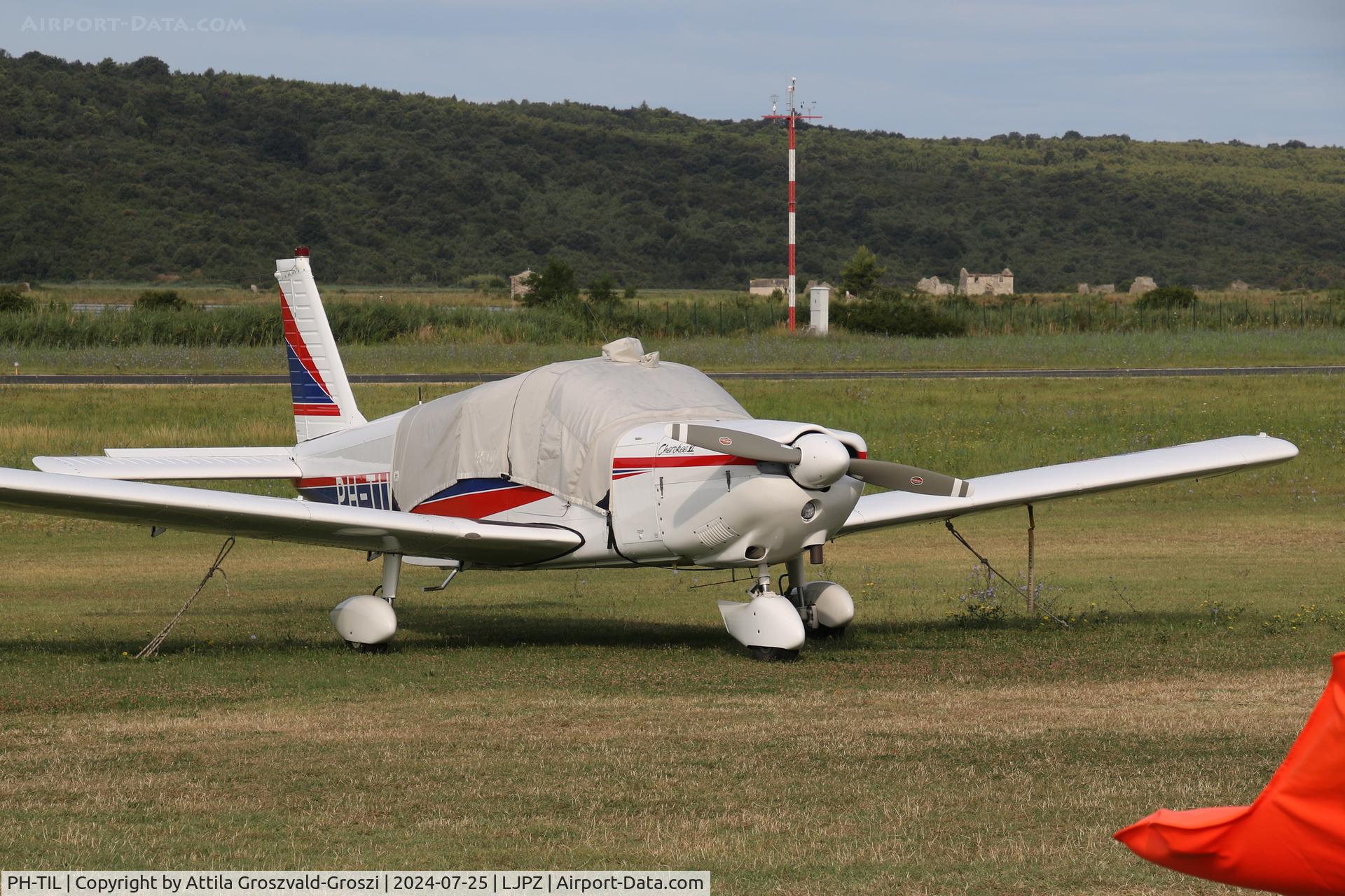 PH-TIL, Piper PA-32-260 Cherokee Six Cherokee Six C/N 32-833, LJPZ - Portorož Airport, Slovenia
