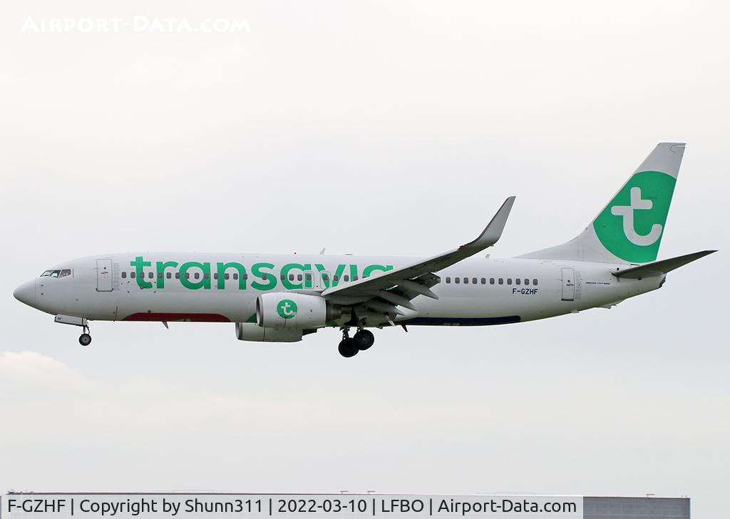 F-GZHF, 2009 Boeing 737-8K2 C/N 29677, Landing rwy 14L in new c/s
