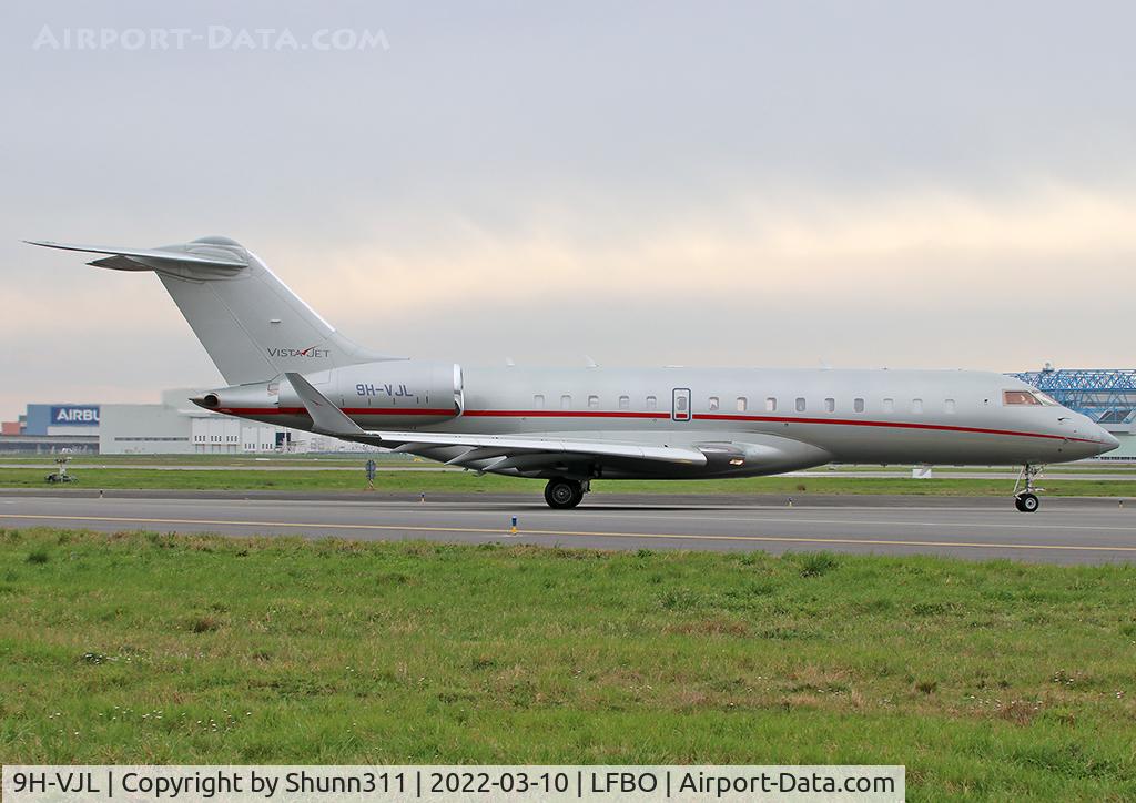 9H-VJL, 2014 Bombardier Global 6000 (BD-700-1A10) C/N 9626, Lining up rwy 14L for departure...
