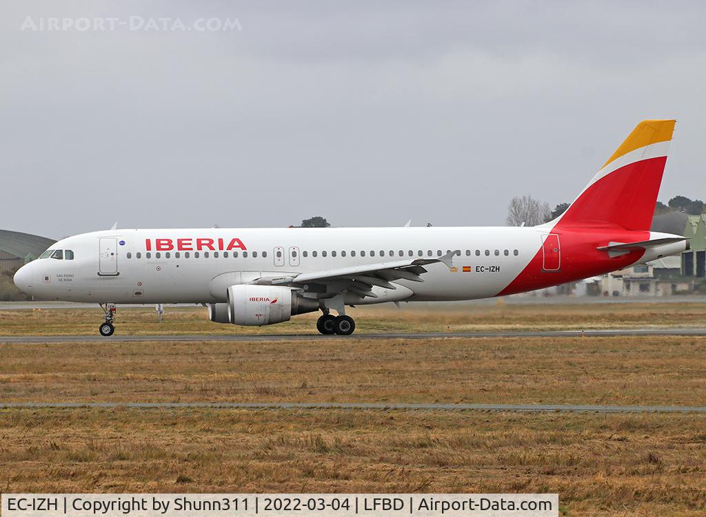 EC-IZH, 2004 Airbus A320-214 C/N 2225, Taxiing to the Terminal...