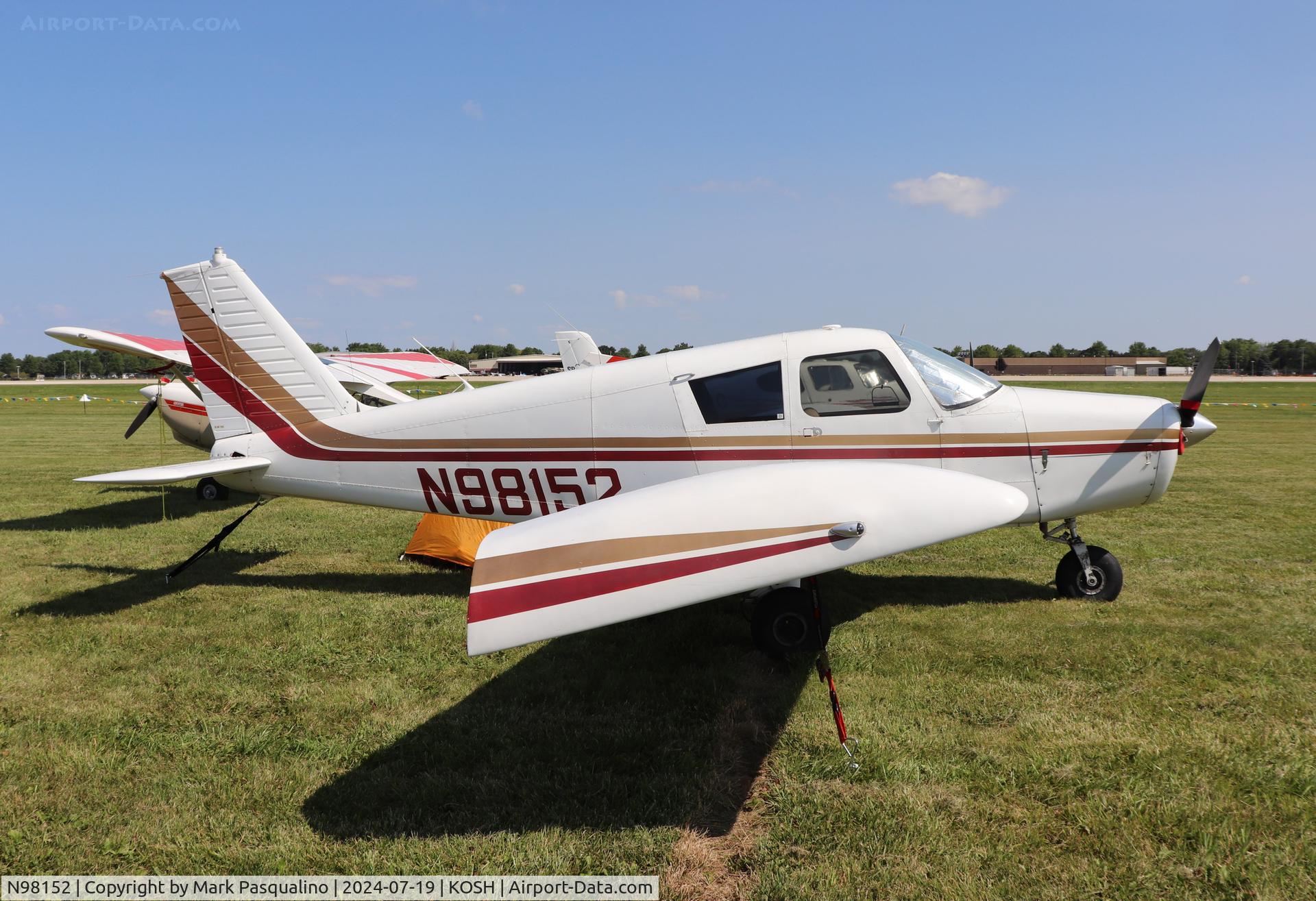 N98152, 1969 Piper PA-28-140 C/N 28-26077, Piper PA-28-140