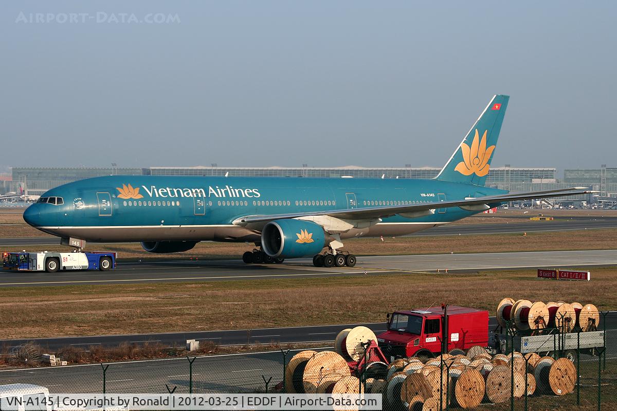 VN-A146, 2004 Boeing 777-26KER C/N 33504, at fra