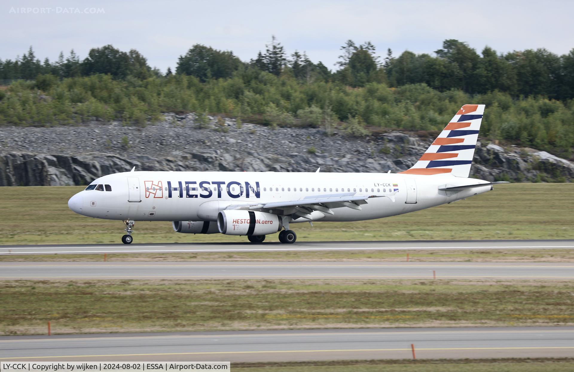 LY-CCK, 2004 Airbus A320-232 C/N 2210, Rwy 01R