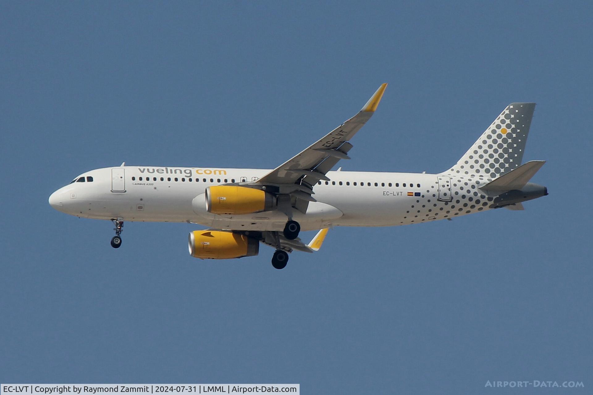 EC-LVT, 2013 Airbus A320-232 C/N 5612, A320 EC-LVT Vueling