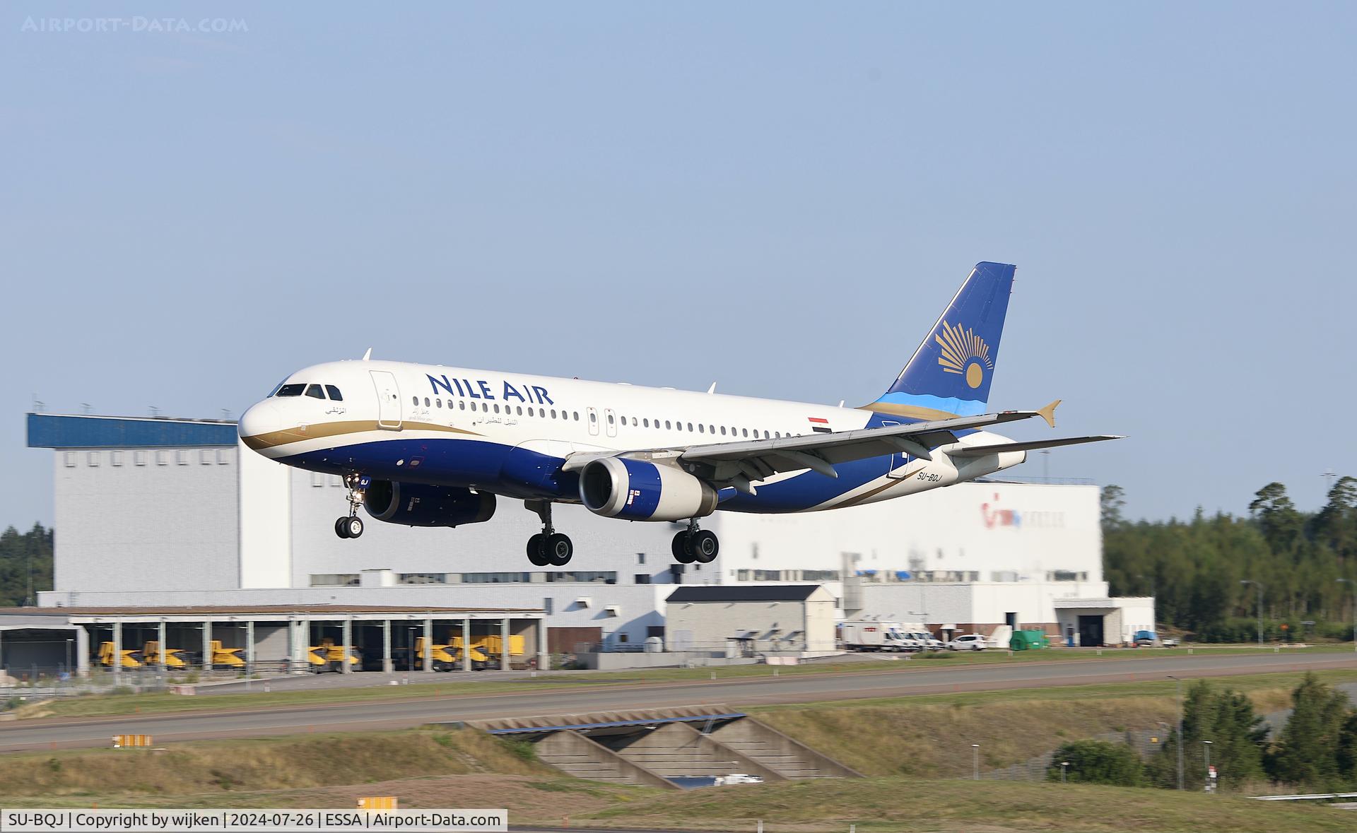 SU-BQJ, 2006 Airbus A320-232 C/N 2874, Rwy19L