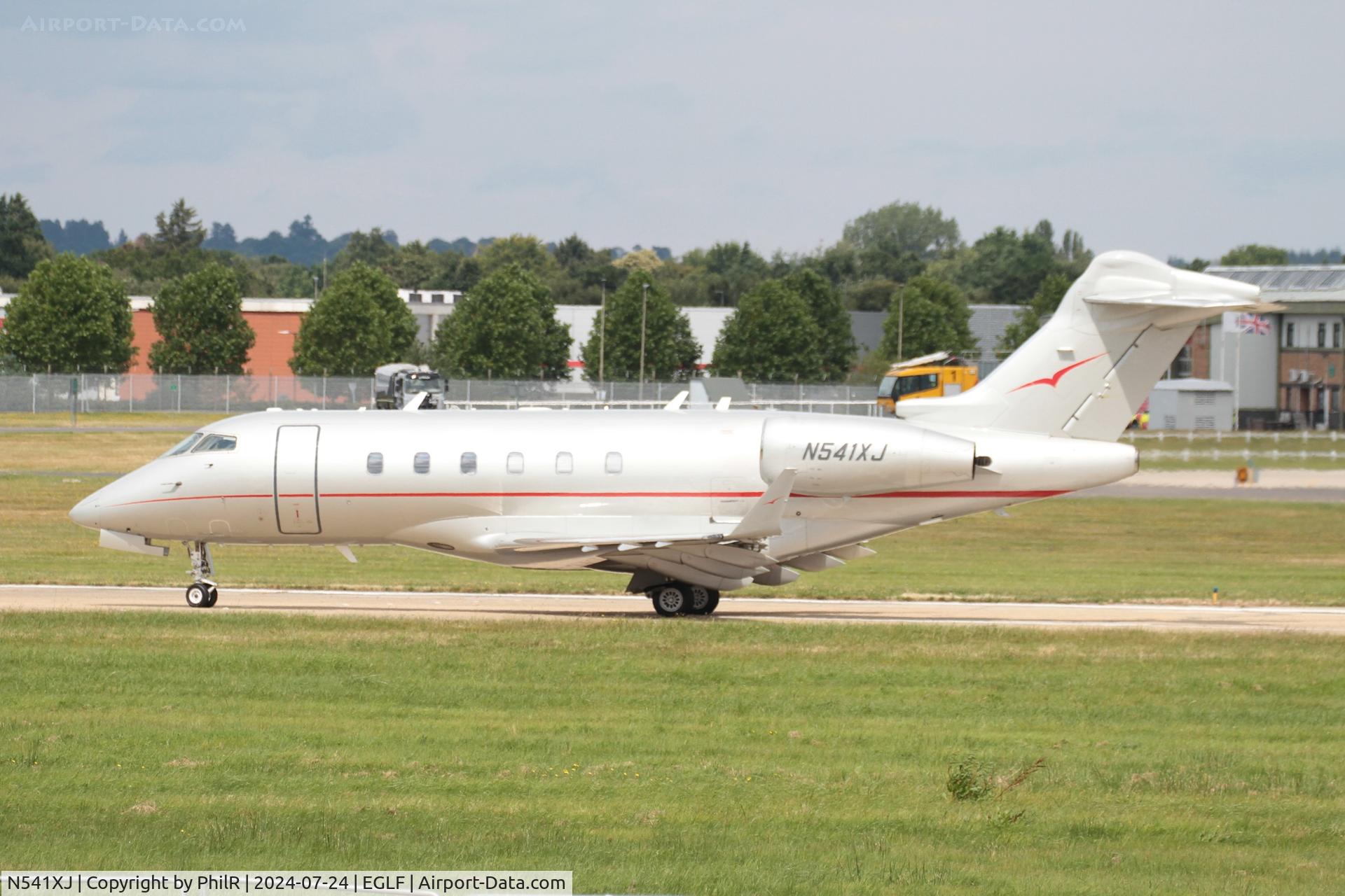 N541XJ, 2008 Bombardier Challenger 300 (BD-100-1A10) C/N 20239, N541XJ 2009 Bombardier Challenger 300 FIA Farnborough 24.07.24 (2)