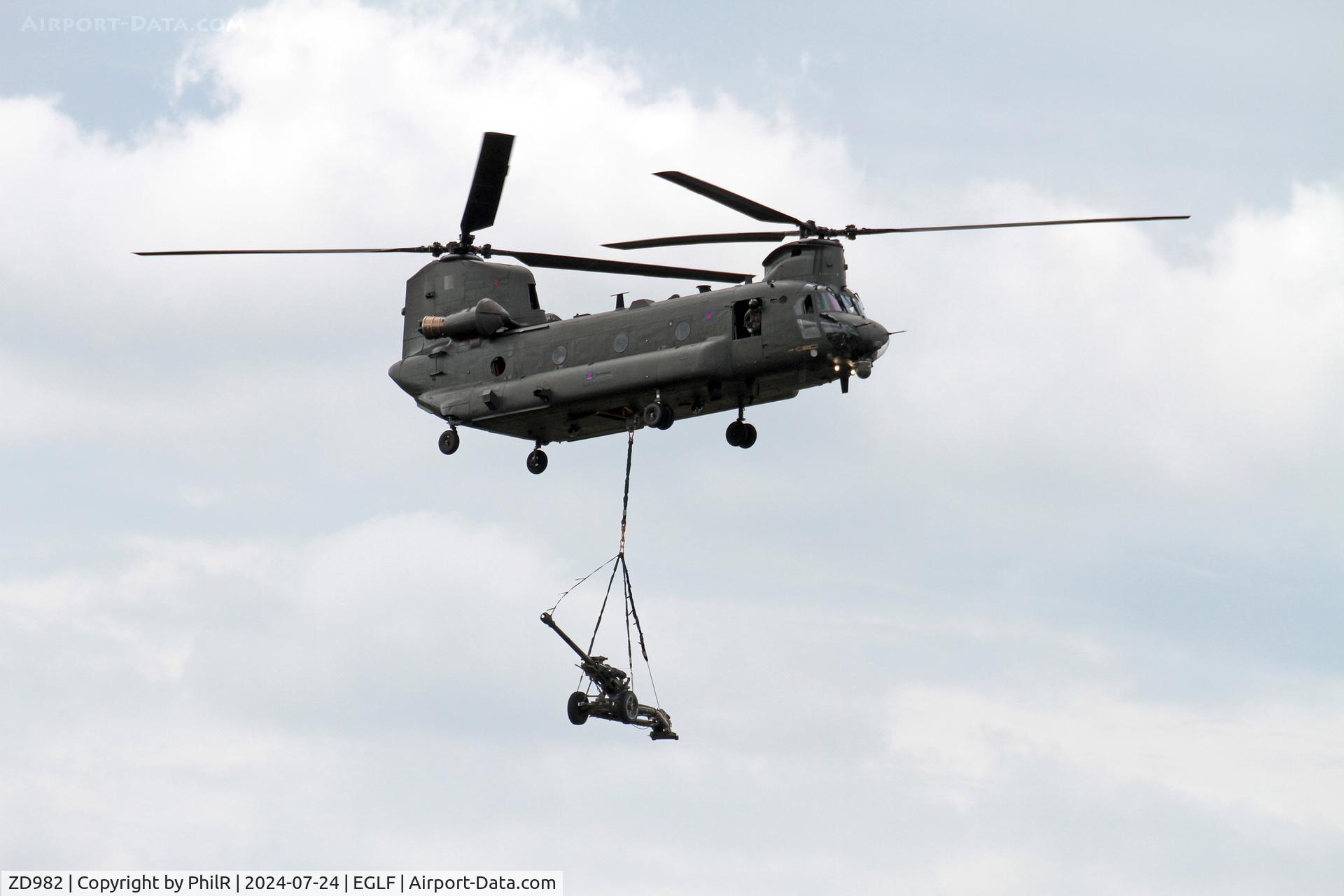 ZD982, 1981 Boeing Vertol Chinook HC.2 C/N M/A039/B-874/M7019, ZD982 Boeing Chinook HC6 RAF FIA Farnborough 24.07.24 (3)