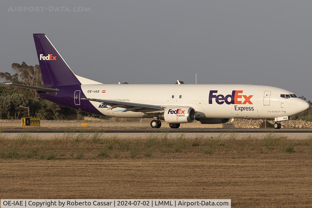 OE-IAE, 1993 Boeing 737-4Q8(SF) C/N 25105, Runway 31