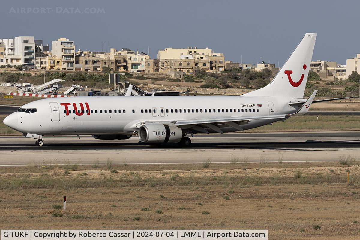G-TUKF, 2006 Boeing 737-8AS C/N 33605, Runway 31