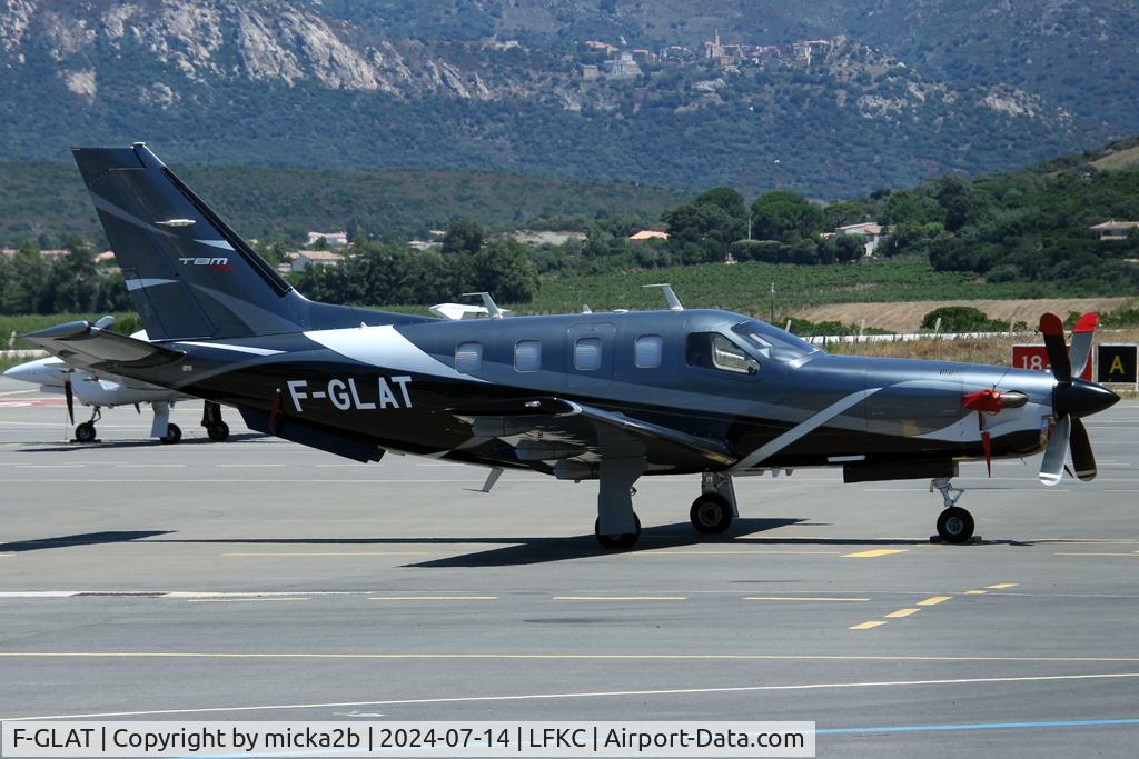F-GLAT, Socata TBM-700A C/N 35, Parked