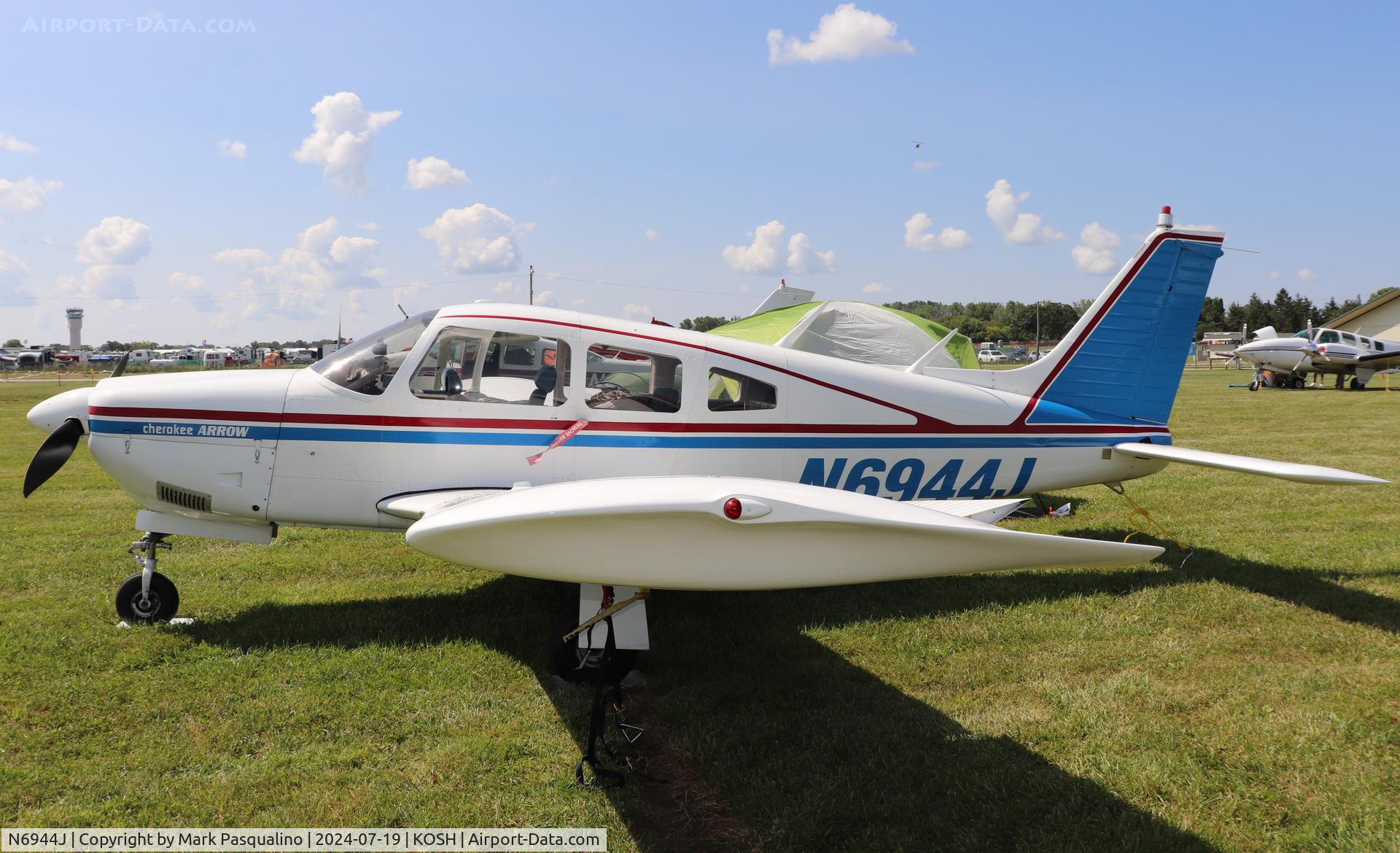 N6944J, 1976 Piper PA-28R-200 C/N 28R-7635364, Piper PA-28R-200