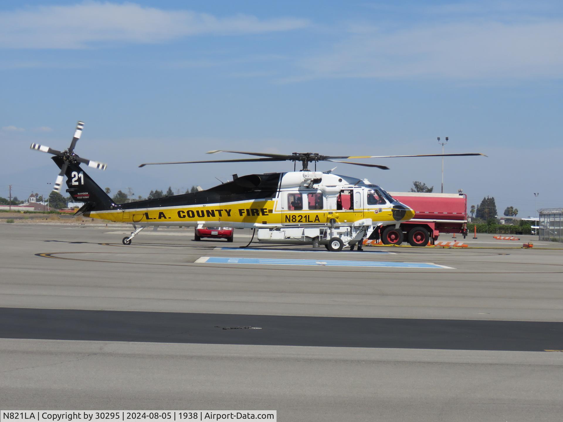 N821LA, 2017 Sikorsky S-70A (Fire Hawk) C/N 70.4023, Fuelling