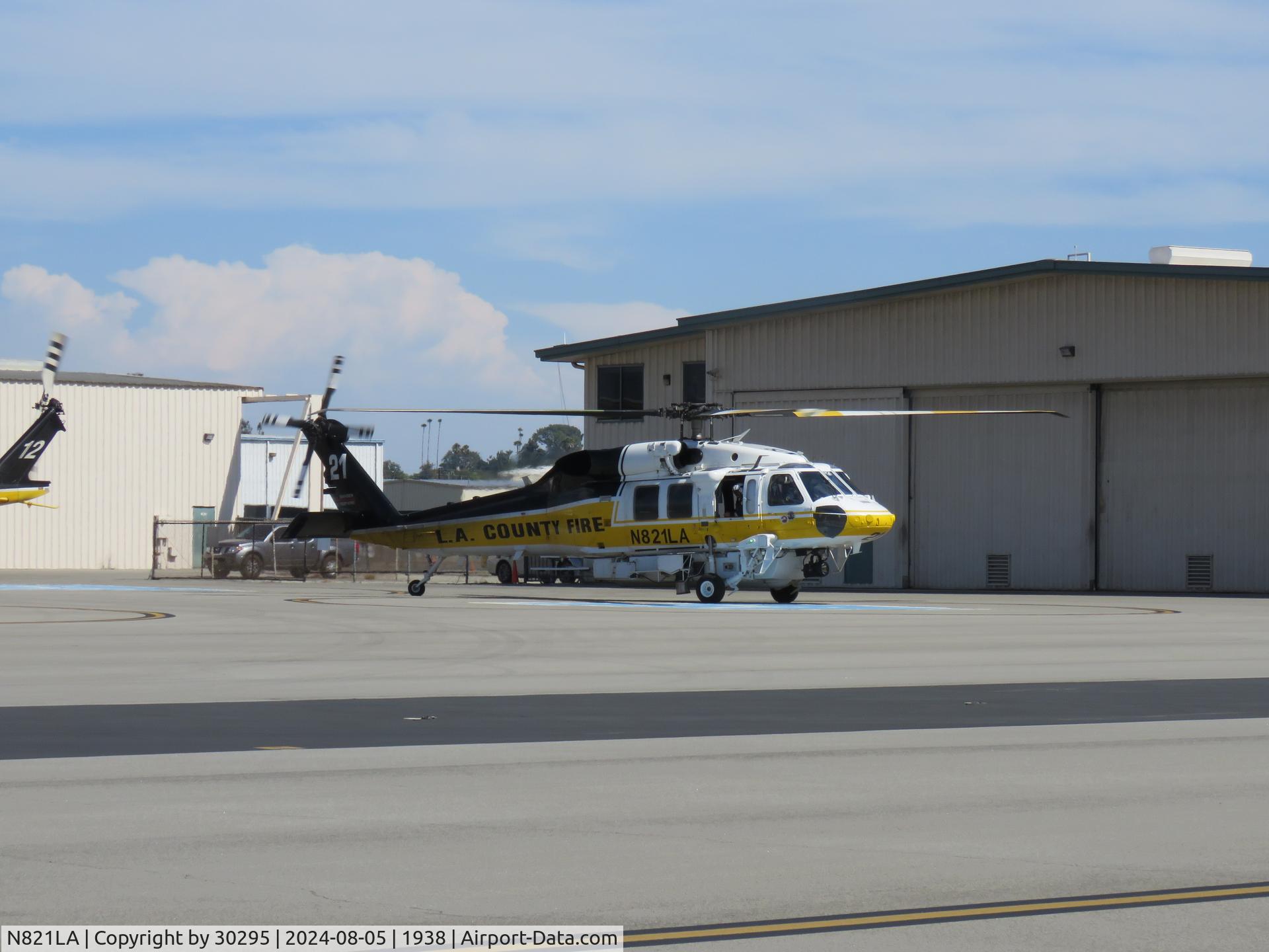 N821LA, 2017 Sikorsky S-70A (Fire Hawk) C/N 70.4023, Taxiing