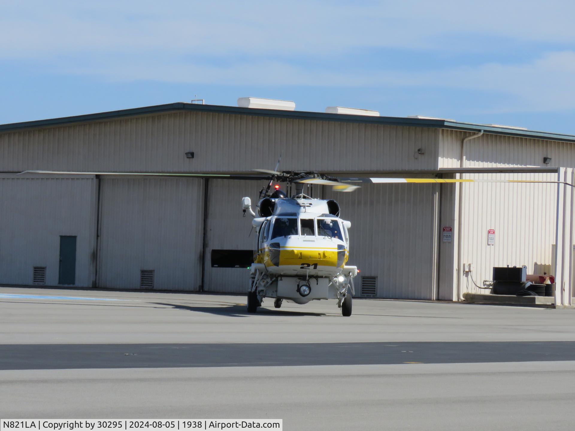N821LA, 2017 Sikorsky S-70A (Fire Hawk) C/N 70.4023, Turning to taxiway